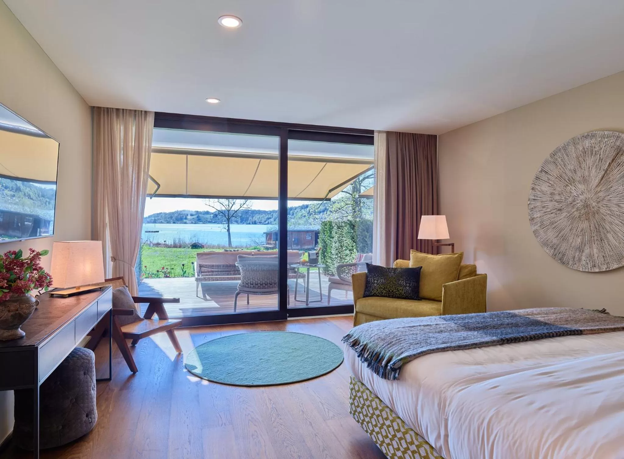 Natural landscape, Bed in Strandhotel Schmerikon