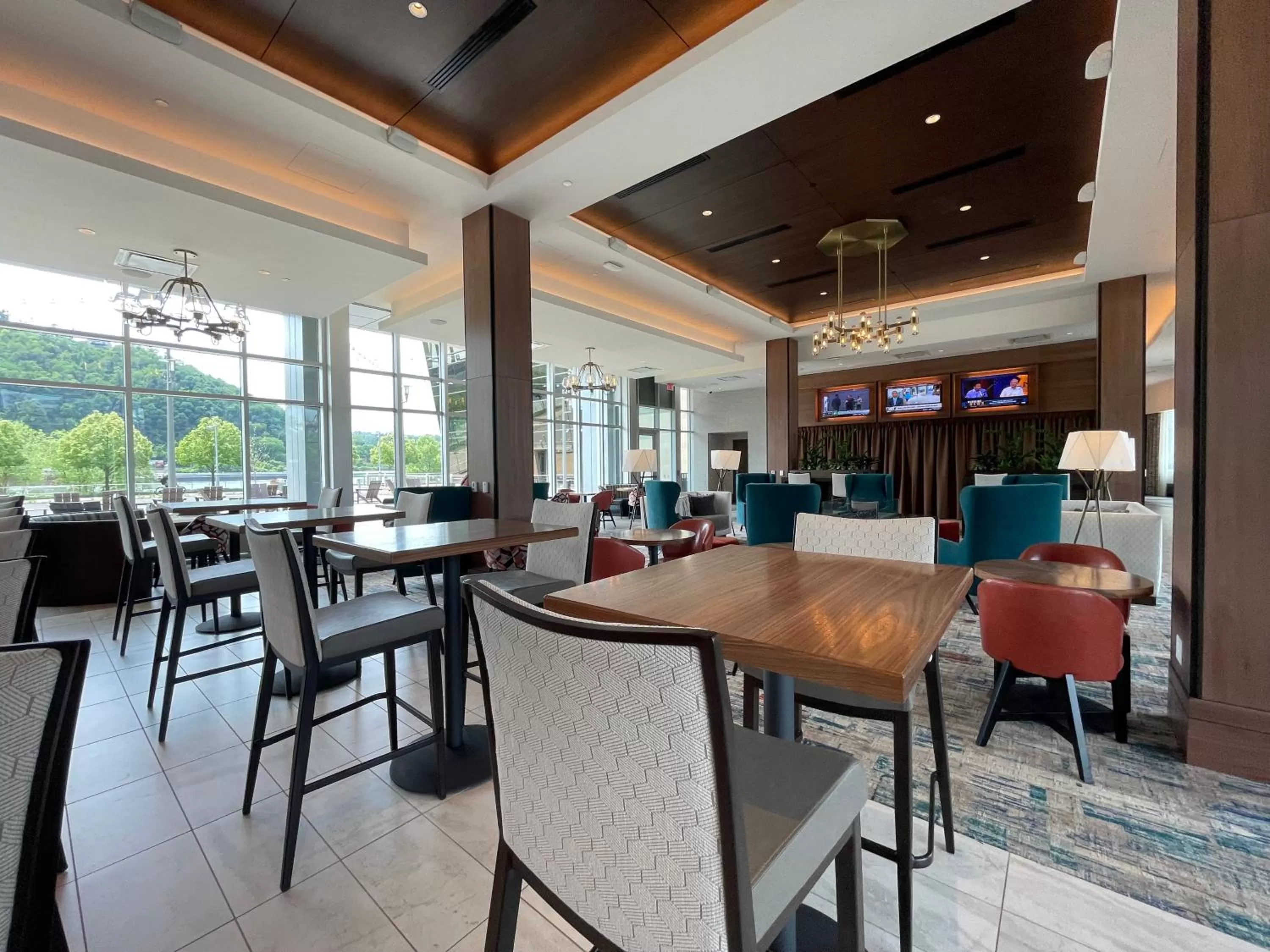 Communal lounge/ TV room in The Landing Hotel at Rivers Casino Pittsburgh