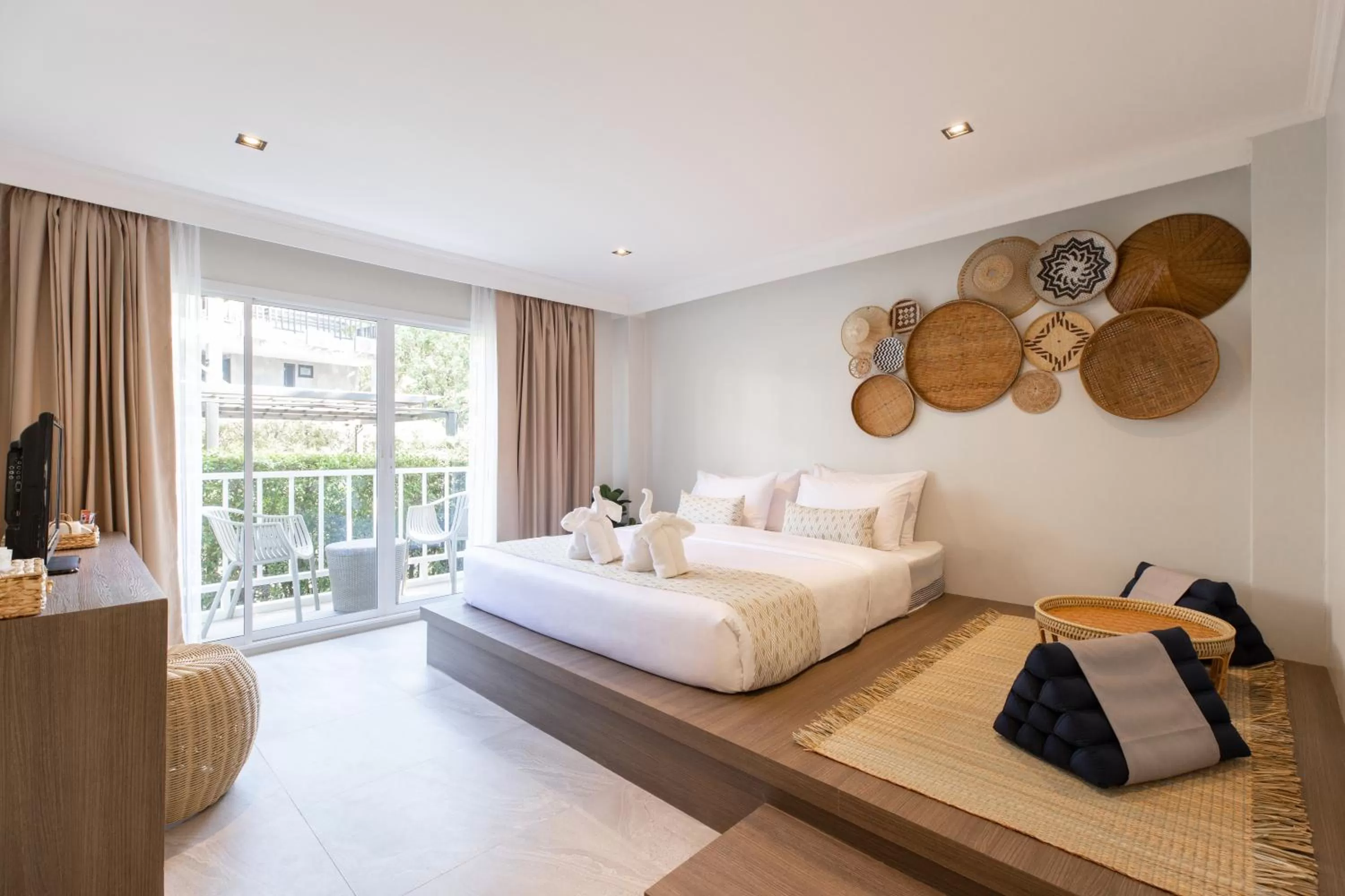 Photo of the whole room, Bed in VAYNA Boutique Koh Chang