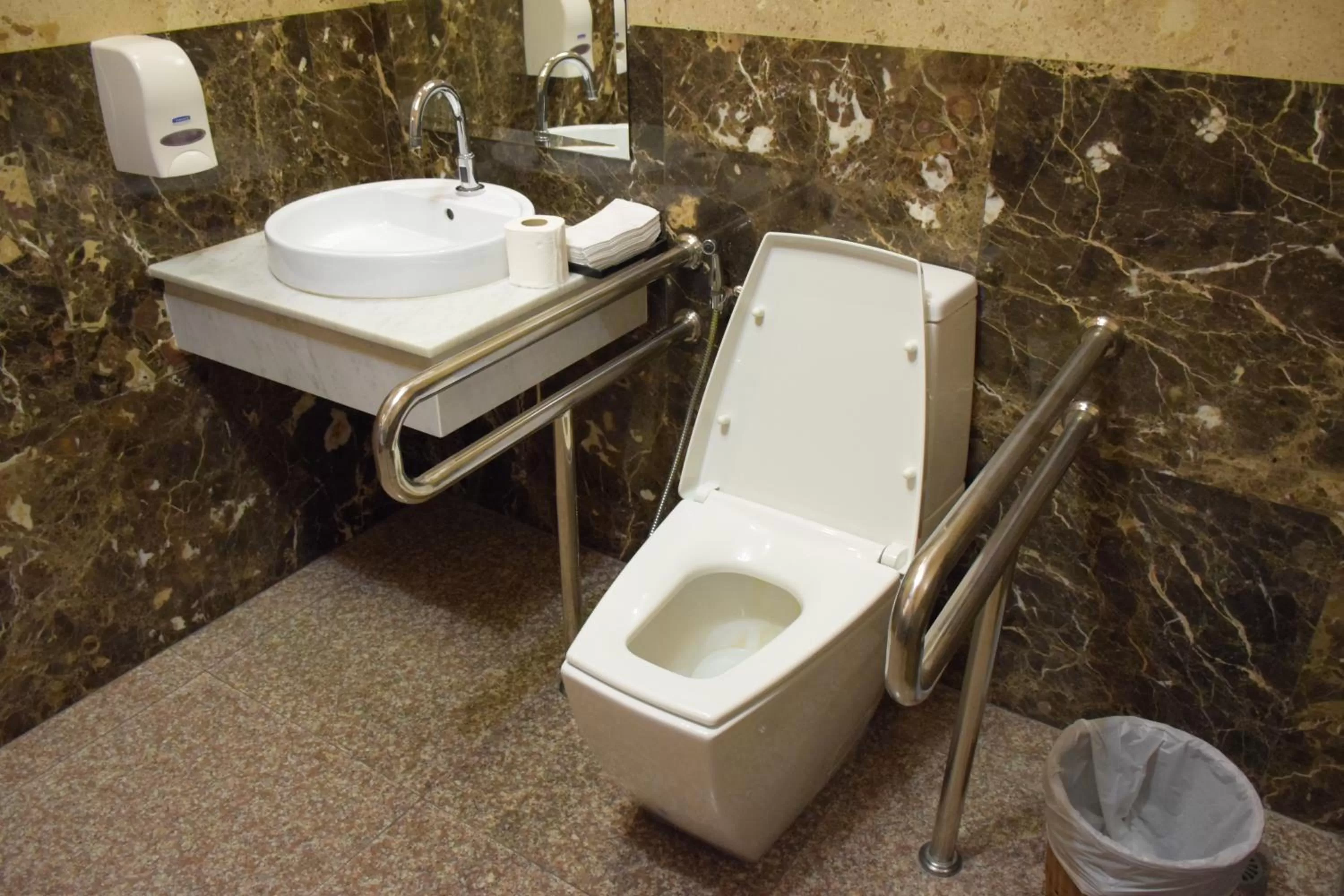 Bathroom in Aiyara Grand Hotel