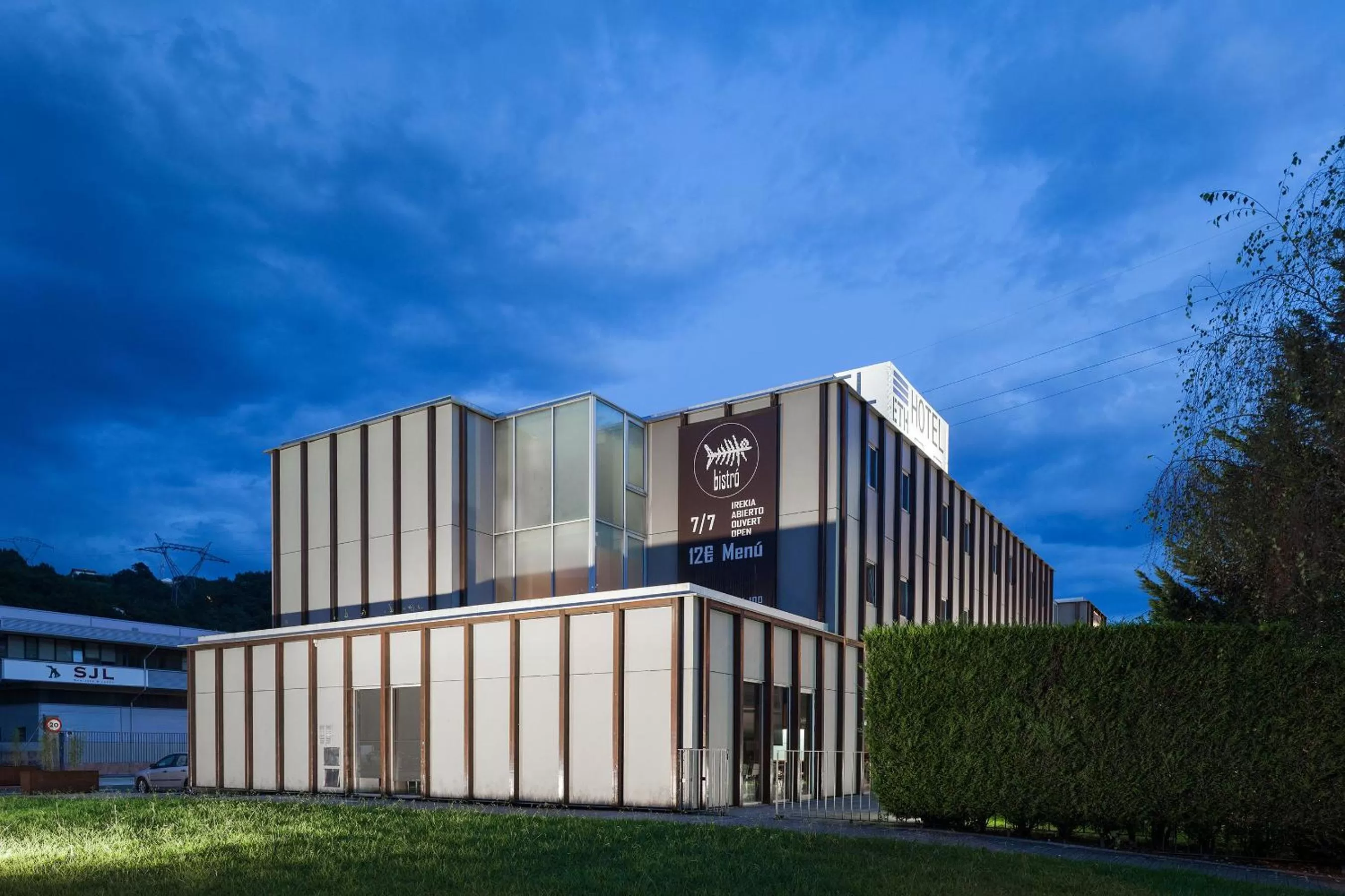 Facade/entrance in ETH Irún