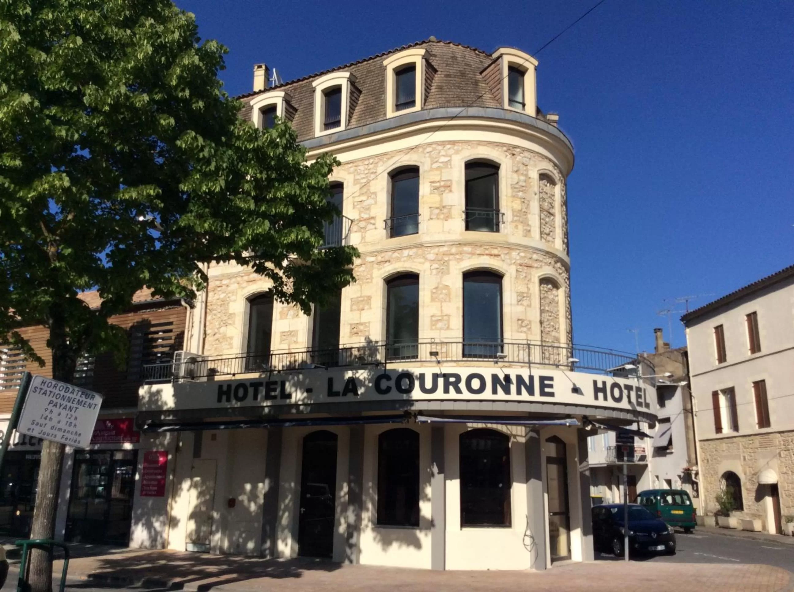 Property building in Hôtel La Couronne