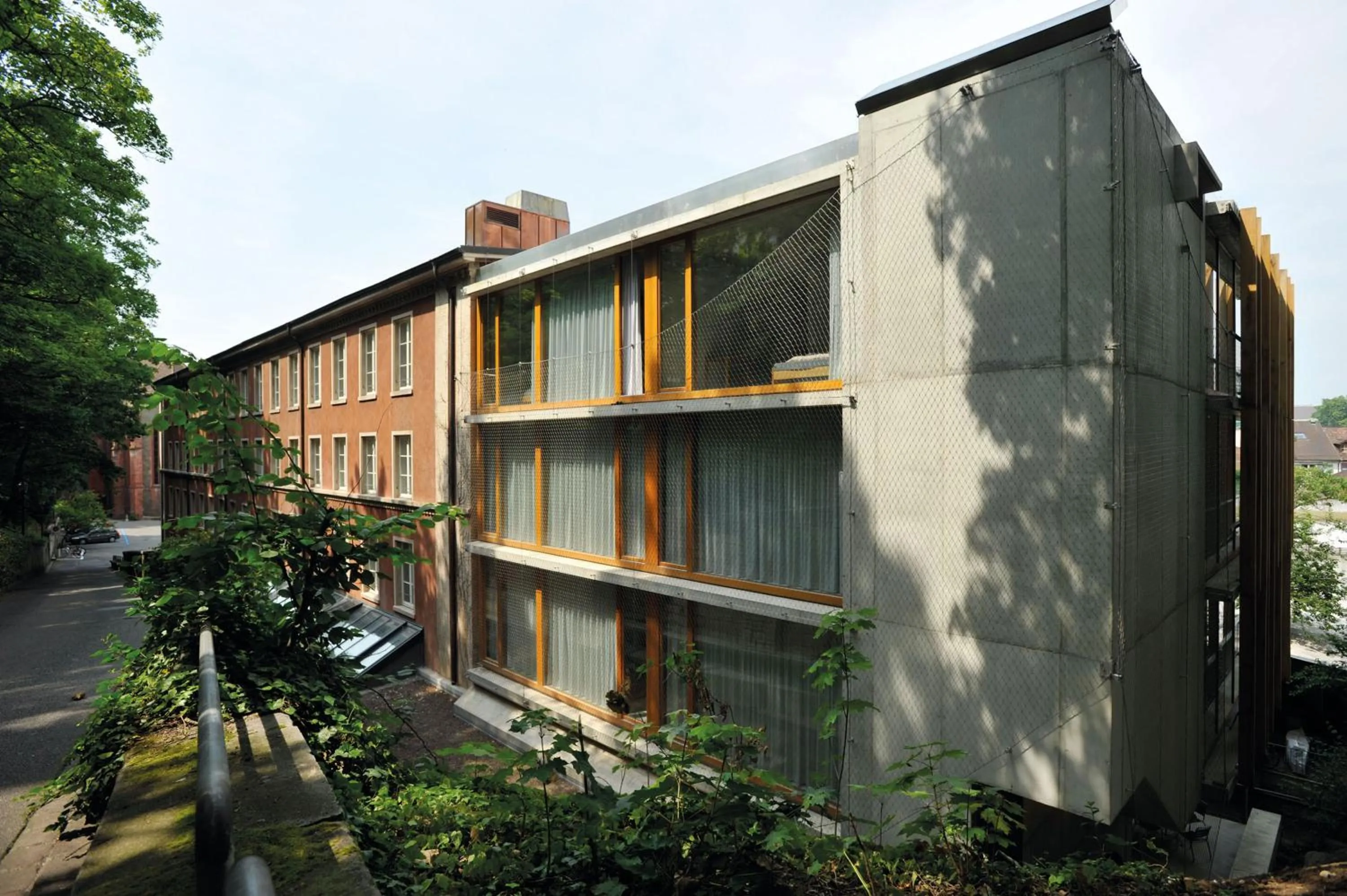Facade/entrance in Basel Youth Hostel