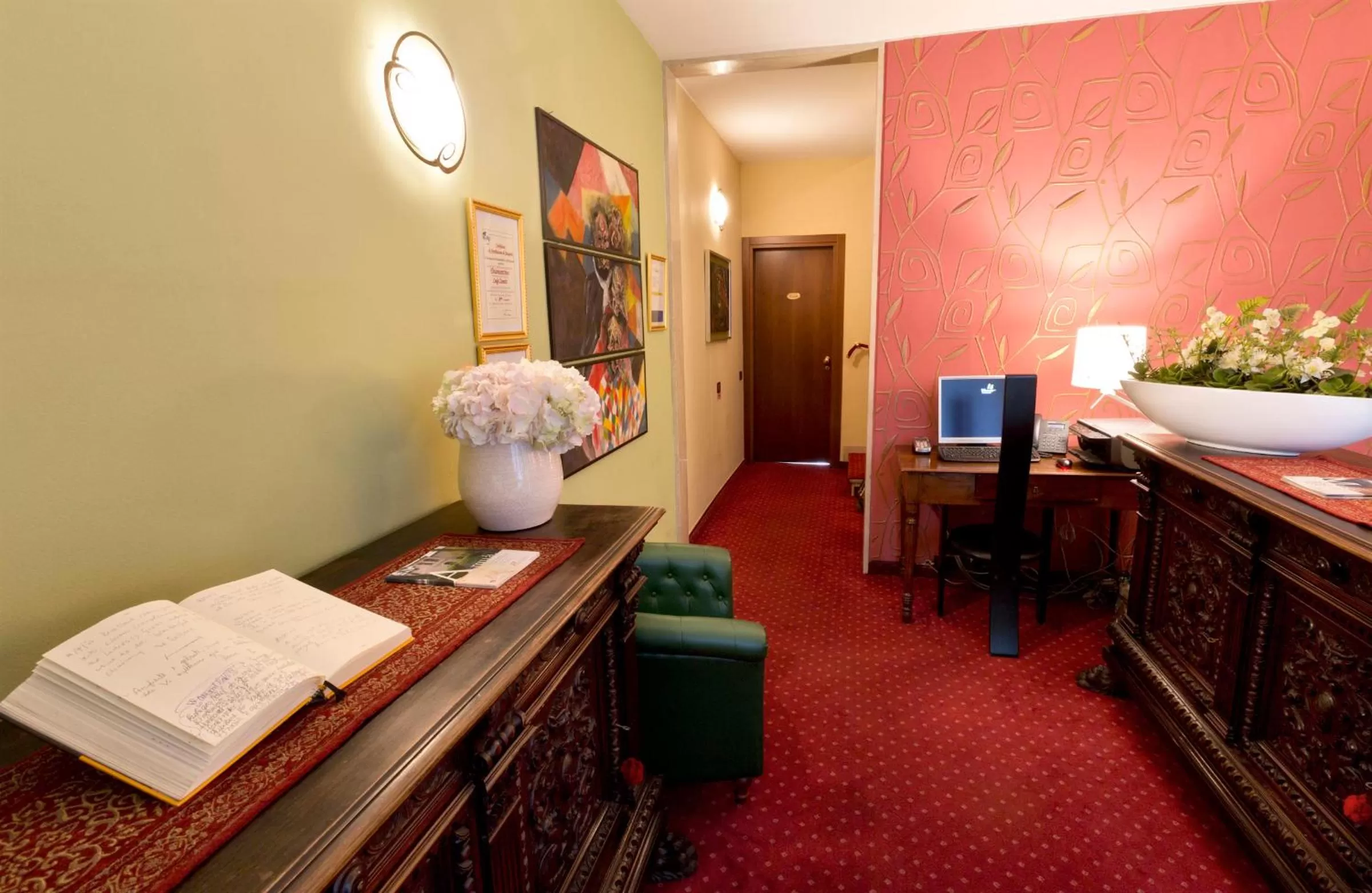 Lobby or reception in Diamantino Town House