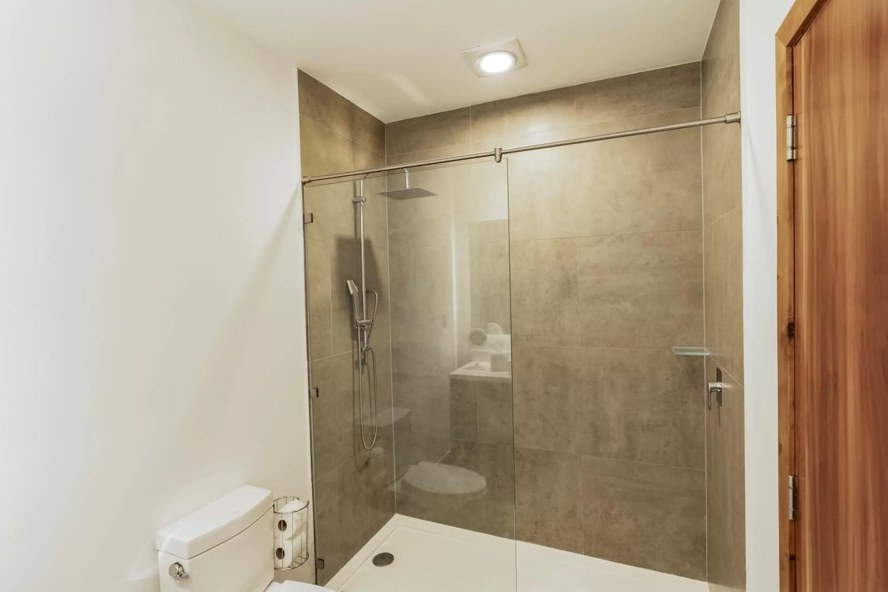 King Room with Balcony - Non-Smoking in Wyndham Garden Guatemala City King Room with Balcony - Non-Smoking in Wyndham Garden Guatemala City