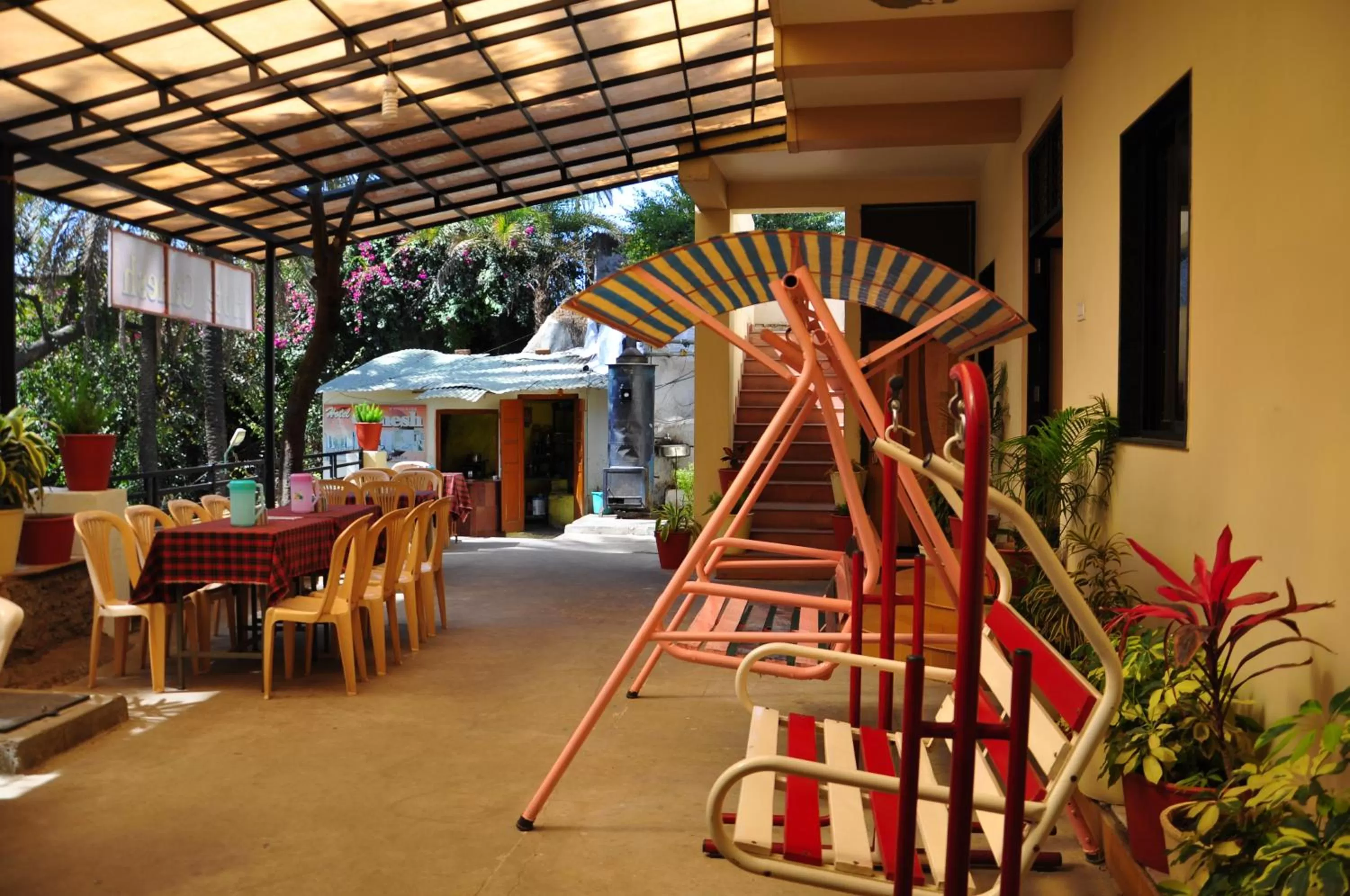 Restaurant/places to eat in Hotel Oasis