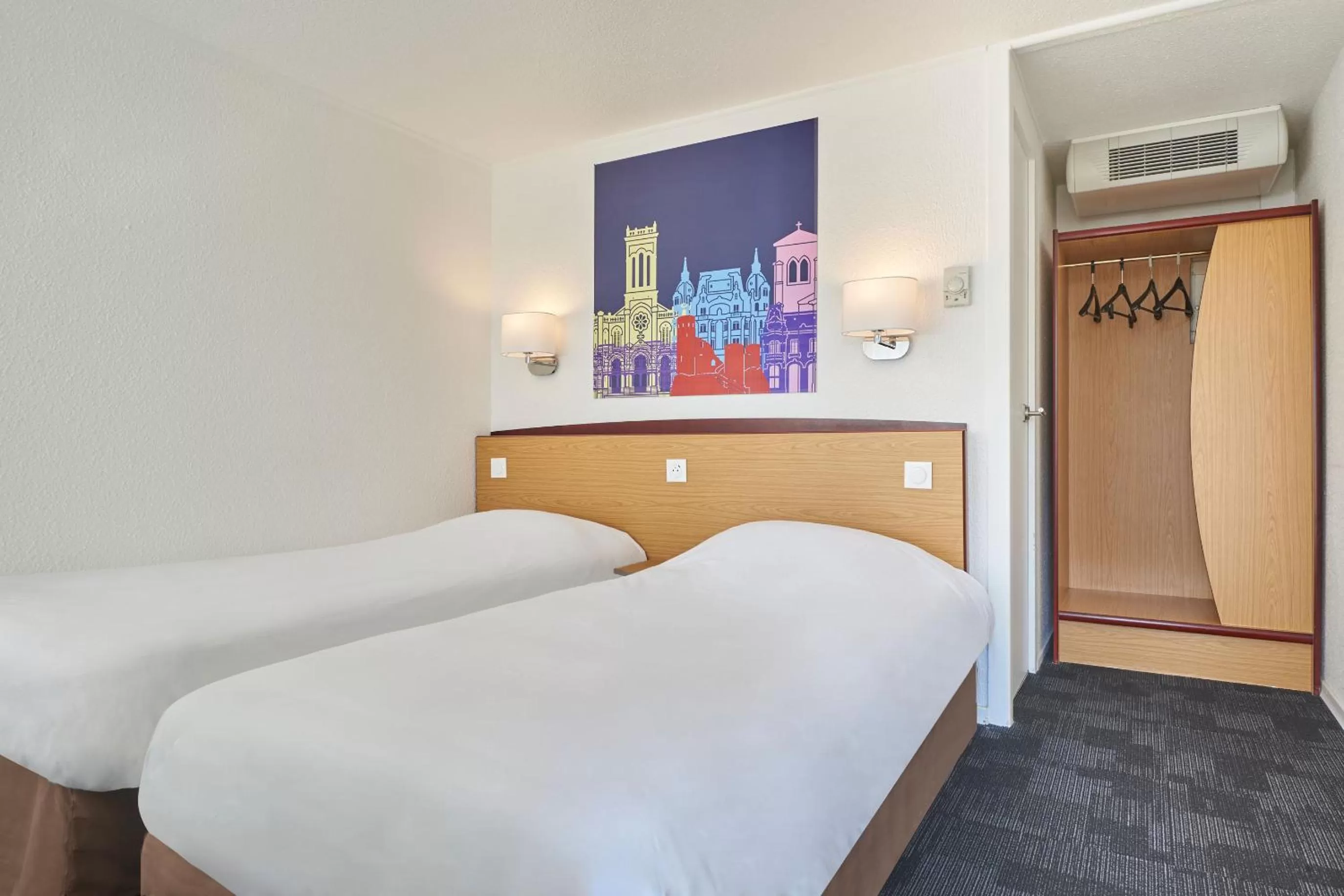 Bedroom, Bed in Kyriad Nancy Ouest - Laxou