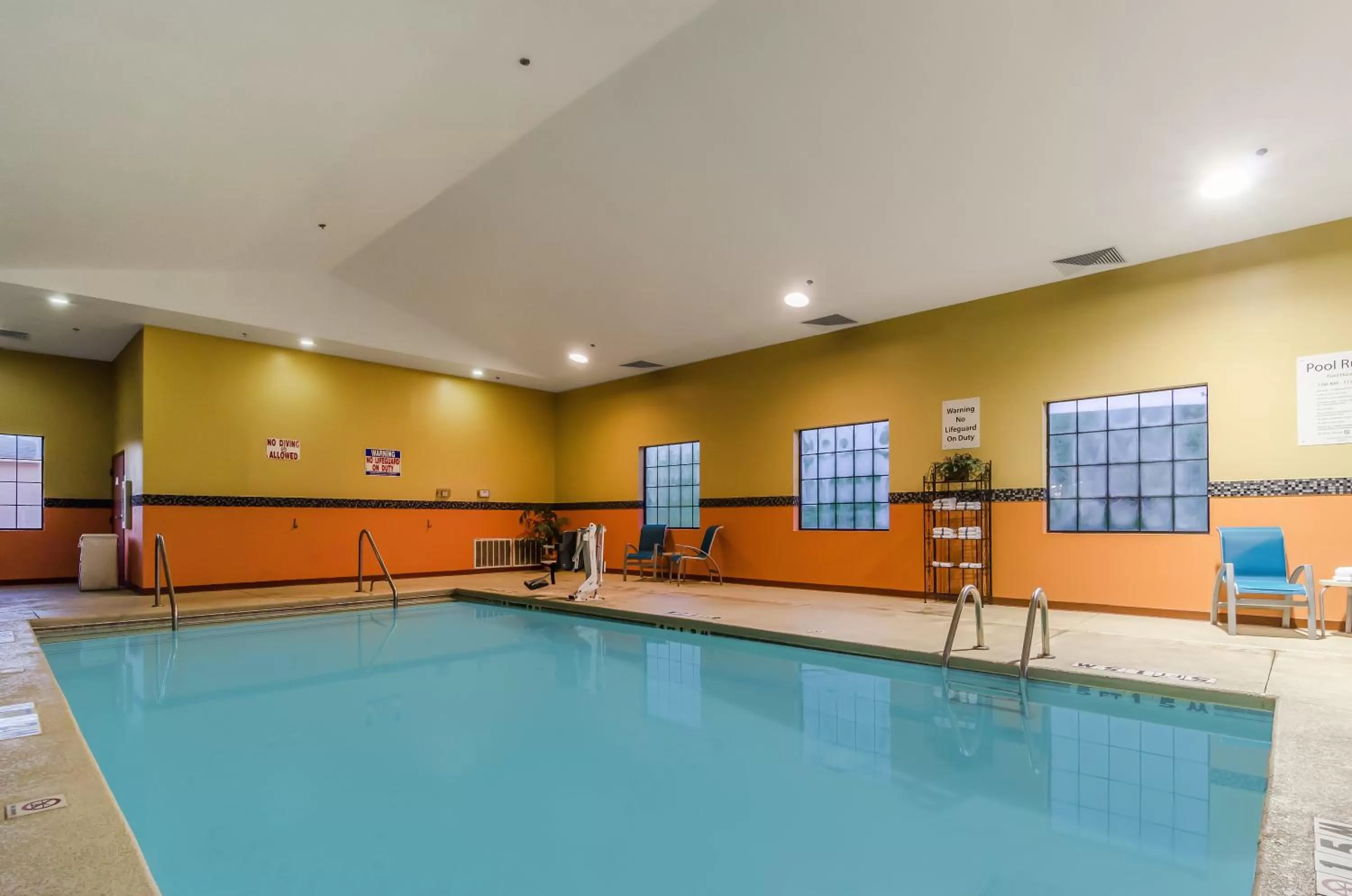 Swimming pool in Holiday Inn Express Hotel & Suites Vinita by IHG