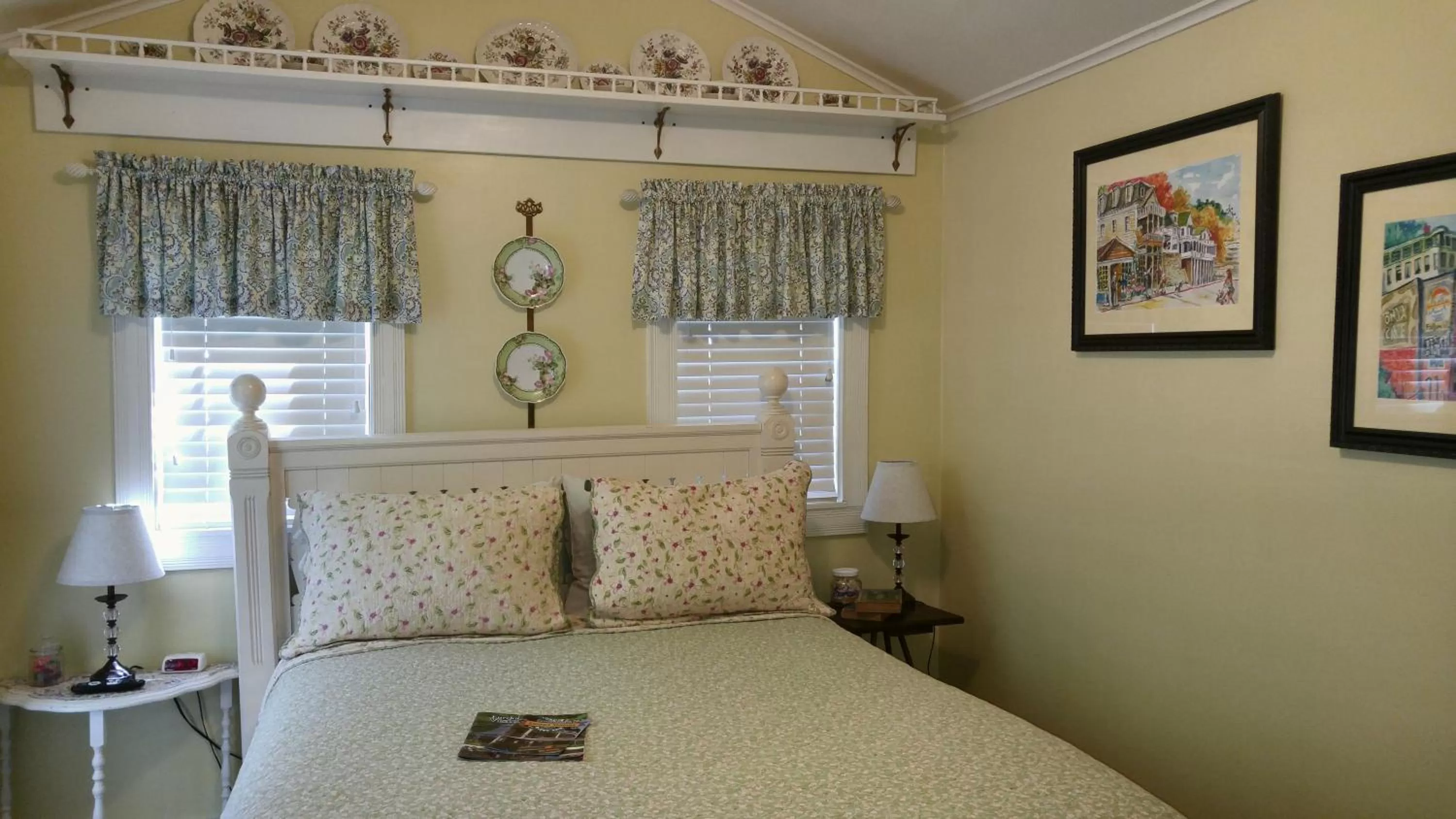 Bed in Hidden Springs Bed and Breakfast