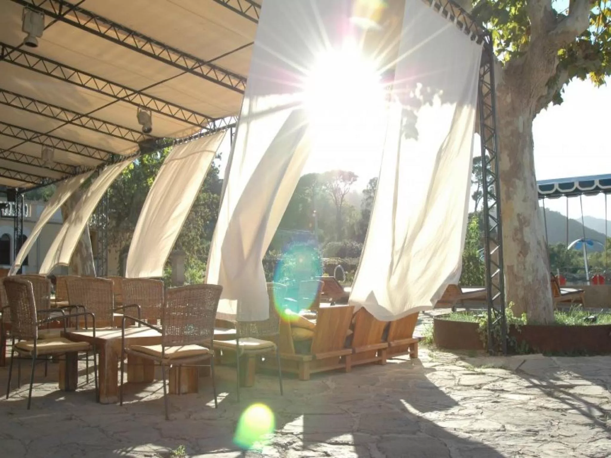 Restaurant/Places to Eat in loftOtel canet