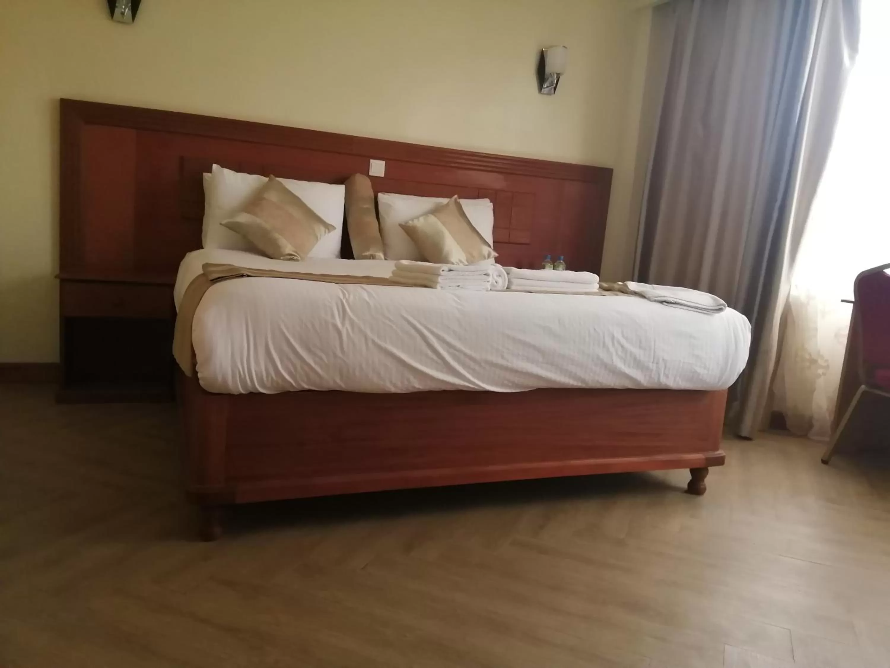 Bedroom, Bed in Royal Green Gardens Resort