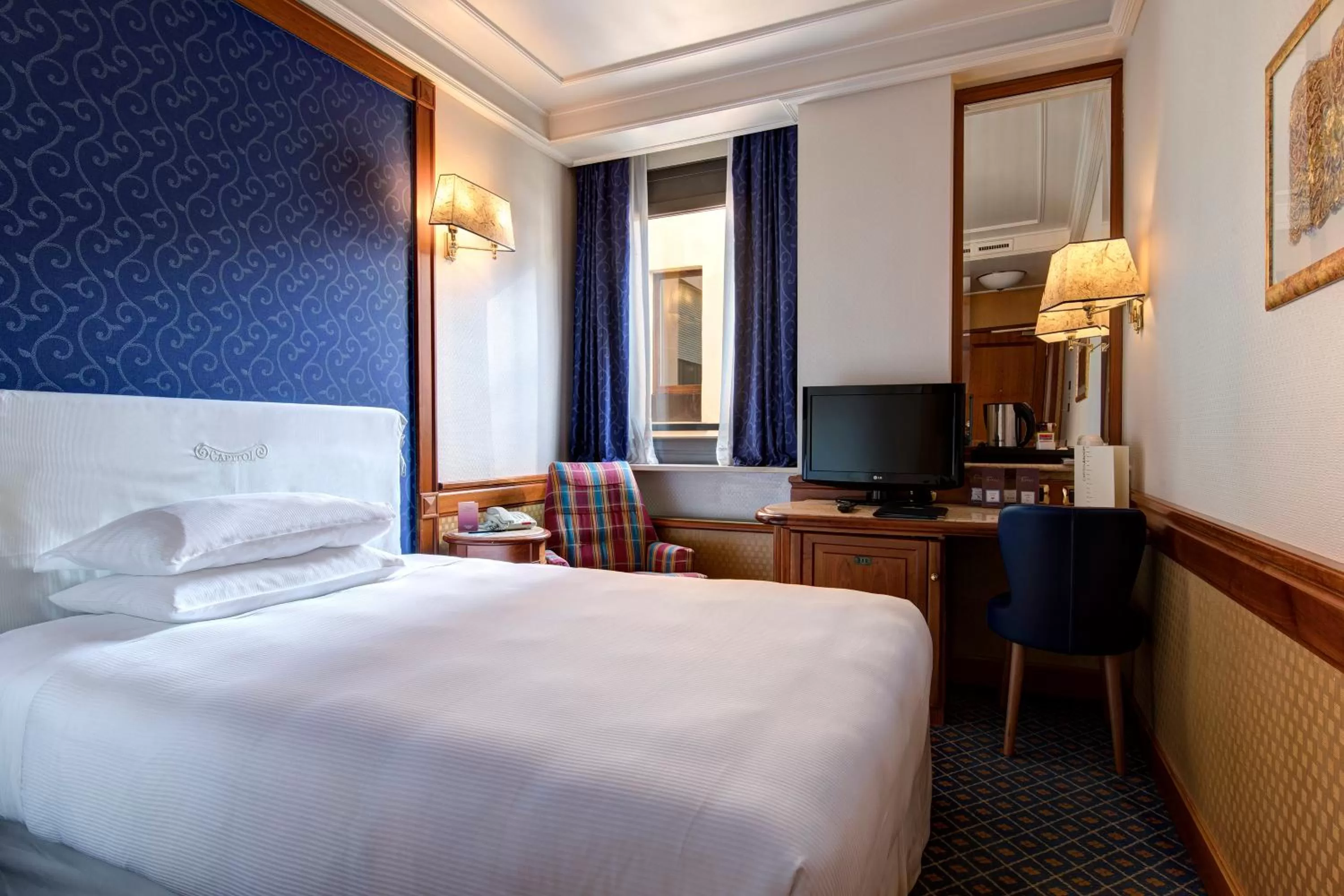 Photo of the whole room, Bed in Hotel Capitol Milano