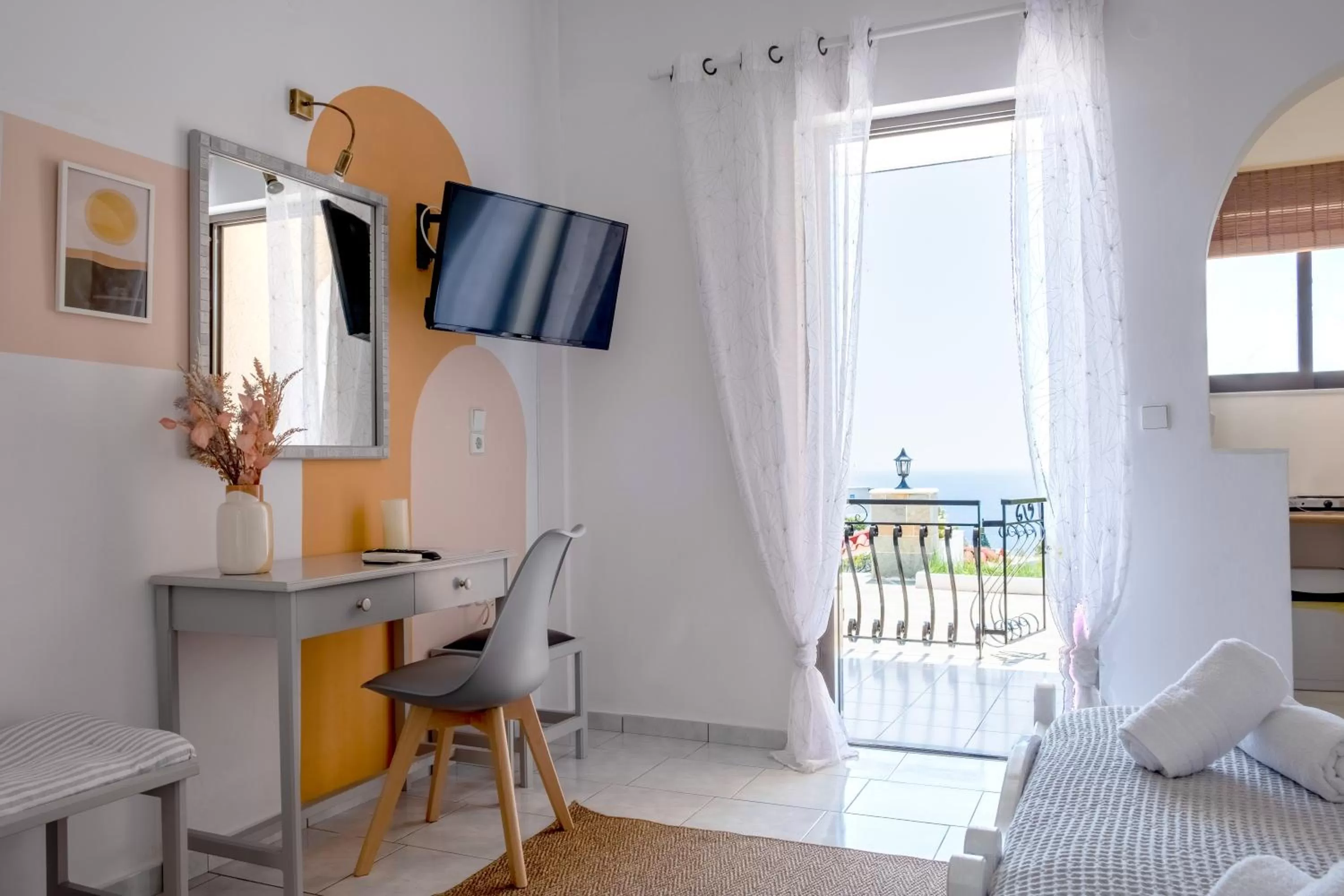 TV and multimedia in Pefkides Aegina Boutique Apartments