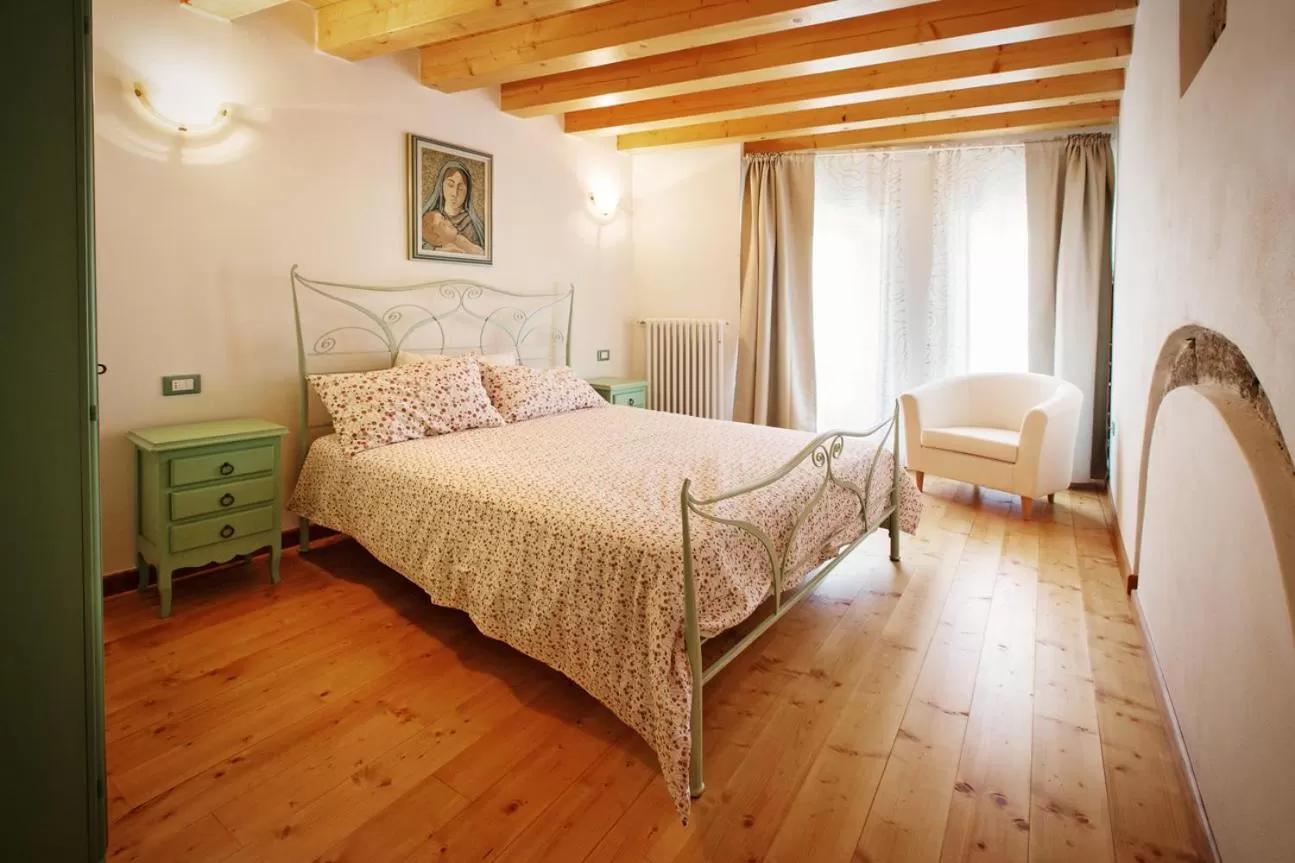 Photo of the whole room, Bed in Albergo Diffuso Tolmezzo