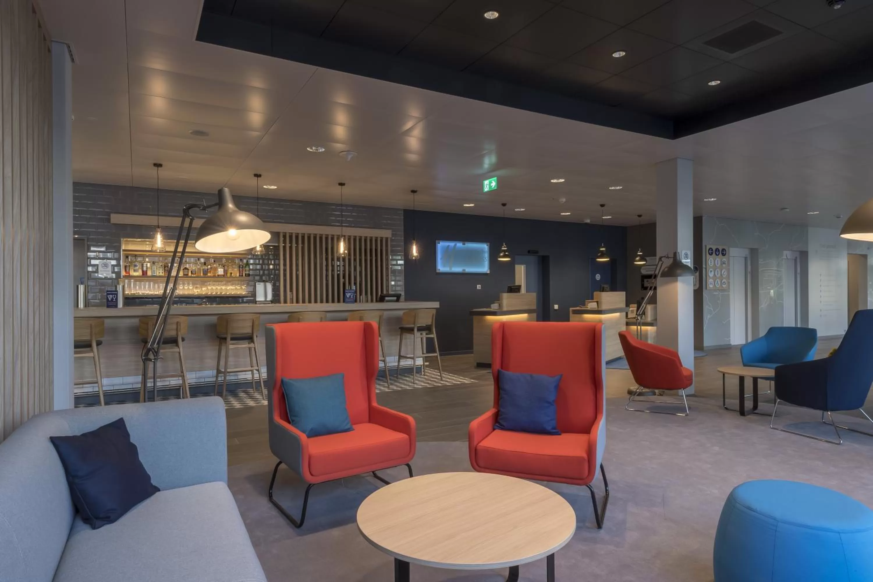 Lounge or bar in Holiday Inn Express - Luzern - Kriens by IHG