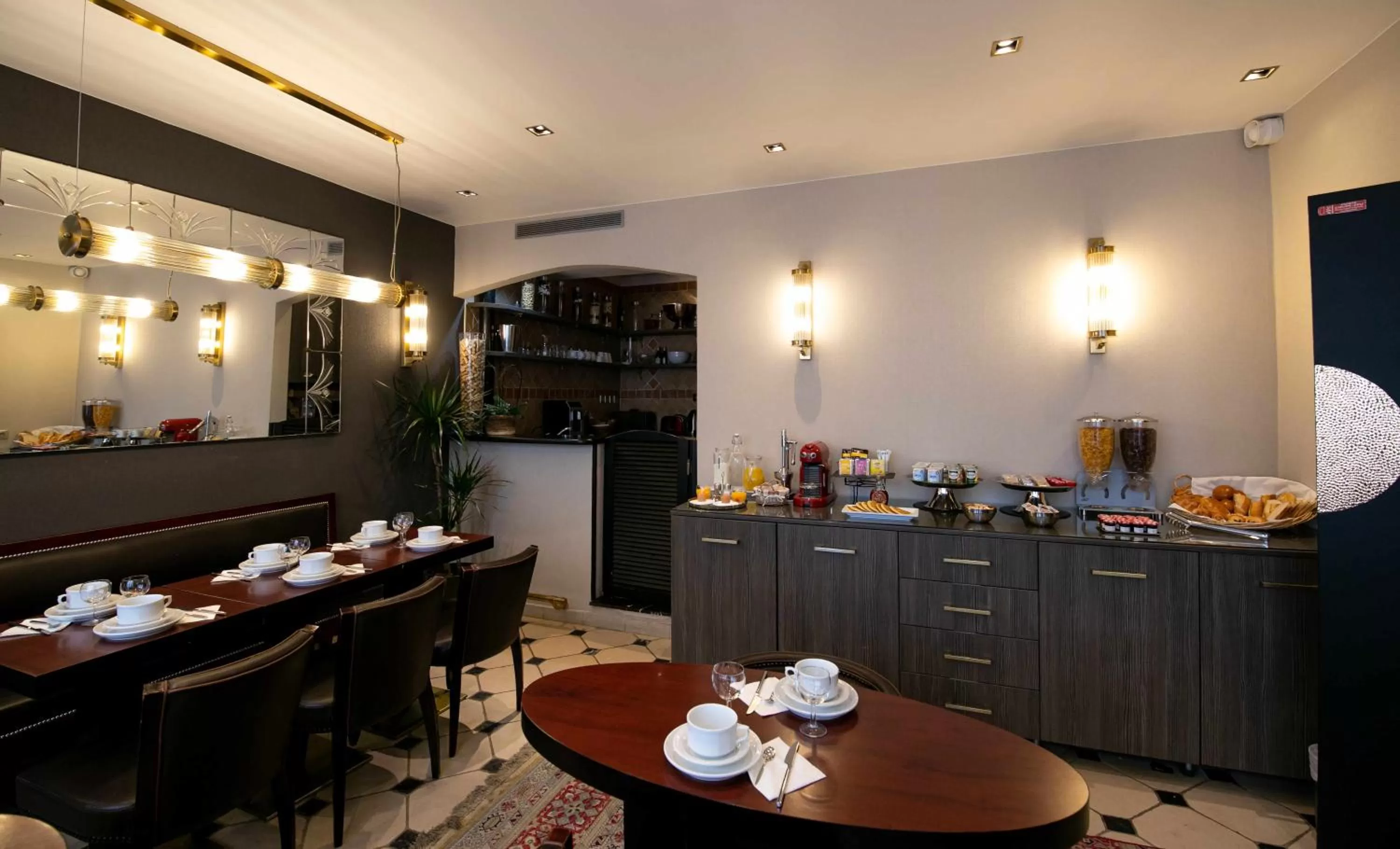 Breakfast in Hôtel Eiffel Rive Gauche