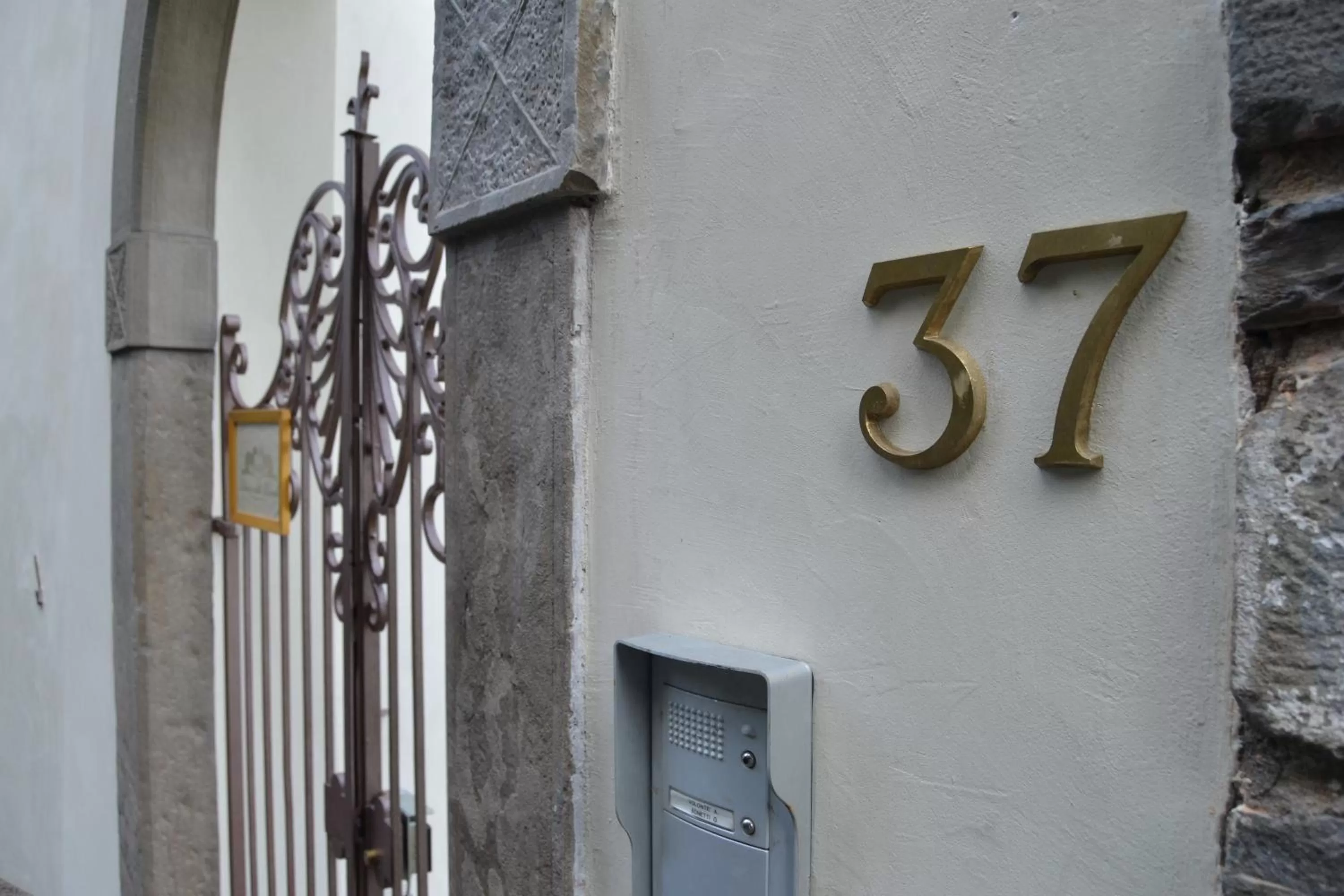 Facade/entrance in B&B Dimora Delle Donnole Bergamo Alta