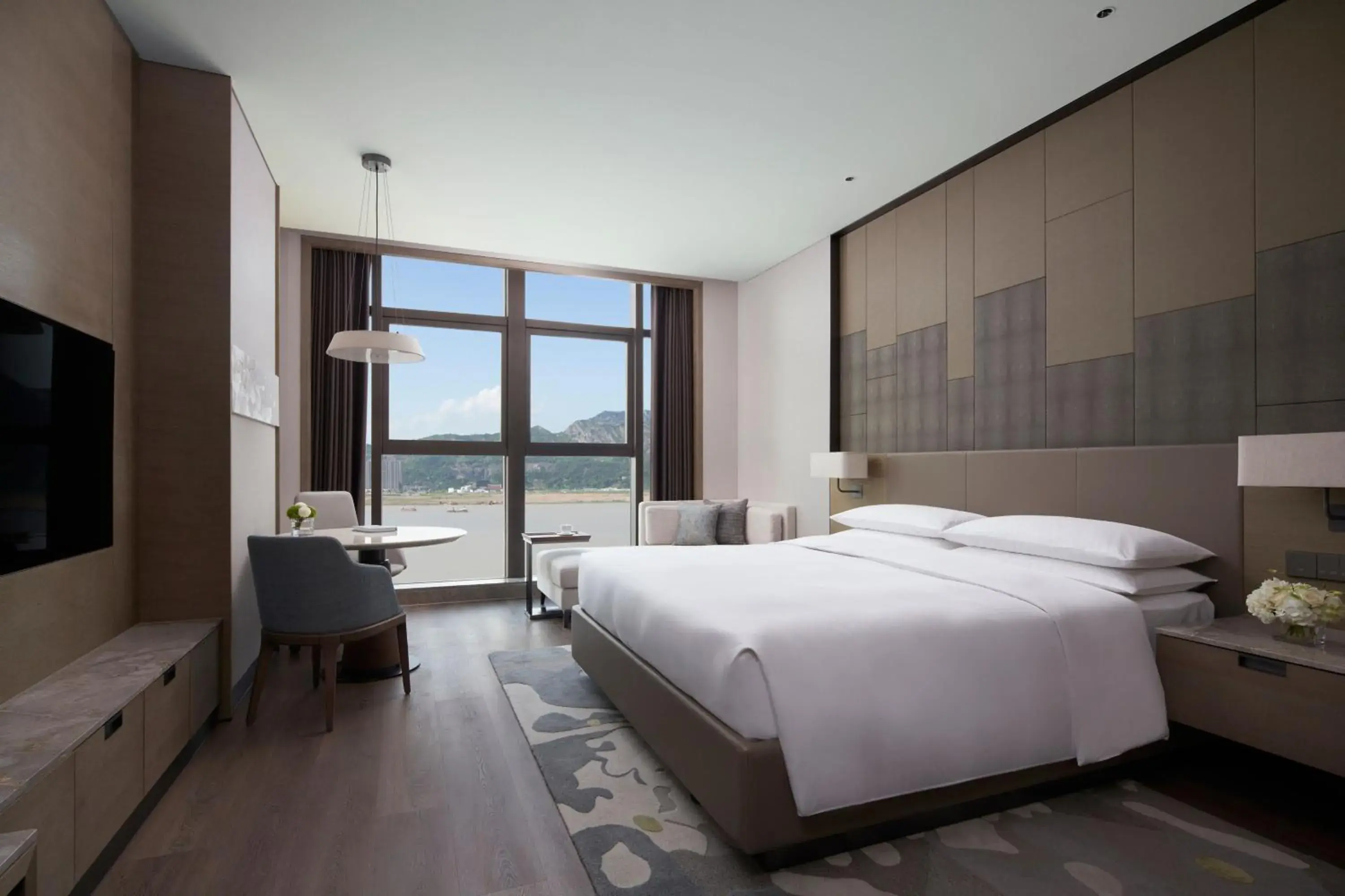 King Room with River View - Club Level in Wenzhou Marriott Hotel King Room with River View - Club Level in Wenzhou Marriott Hotel