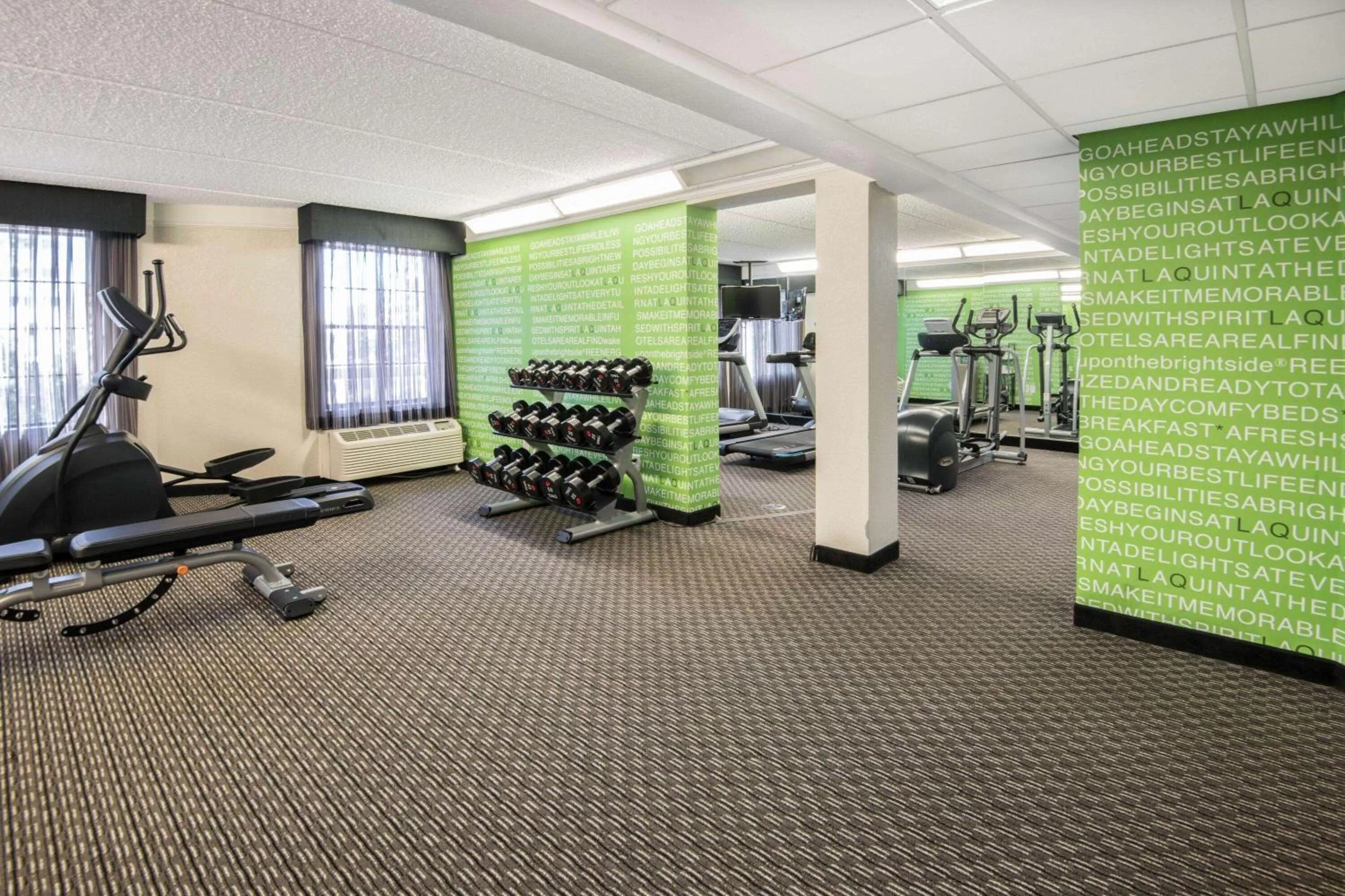 Fitness centre/facilities in La Quinta Inn & Suites by Wyndham San Antonio Riverwalk
