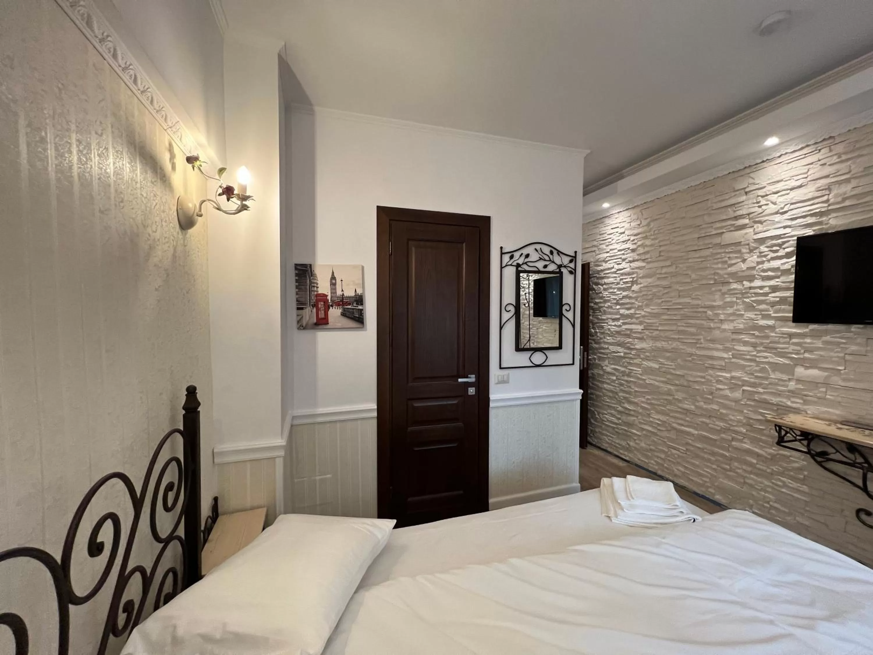 Photo of the whole room, Bed in Hotel Boutique Cathedral Plaza Residences room for rent downtown