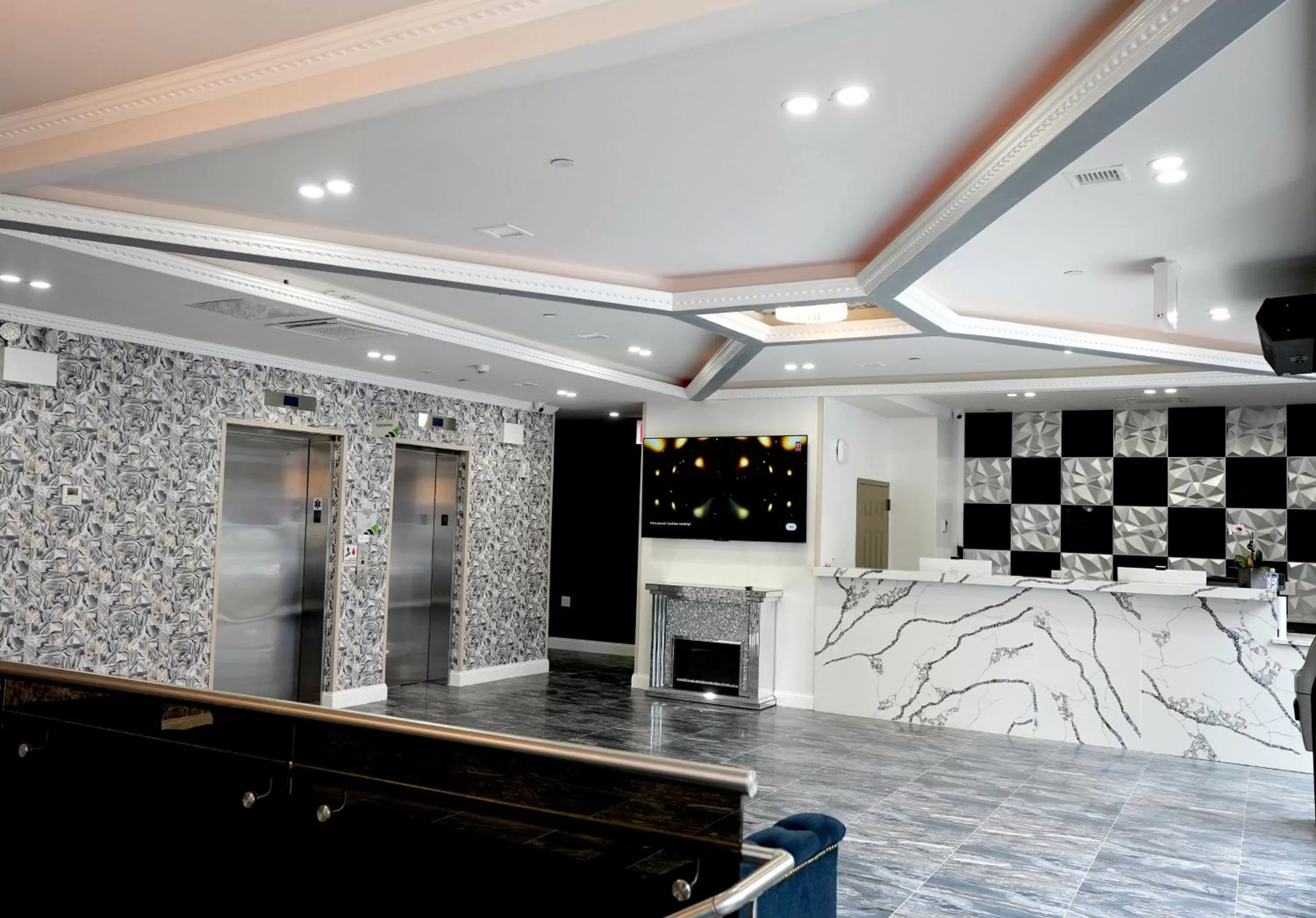 Communal lounge/ TV room, Lobby/Reception in Hotel Liberty Inn & Suites-JFK Airport- La Guardia Airport