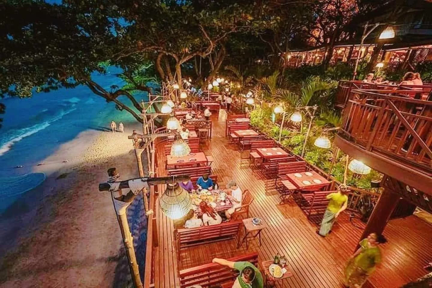 Restaurant/places to eat in Birds and Bees Resort