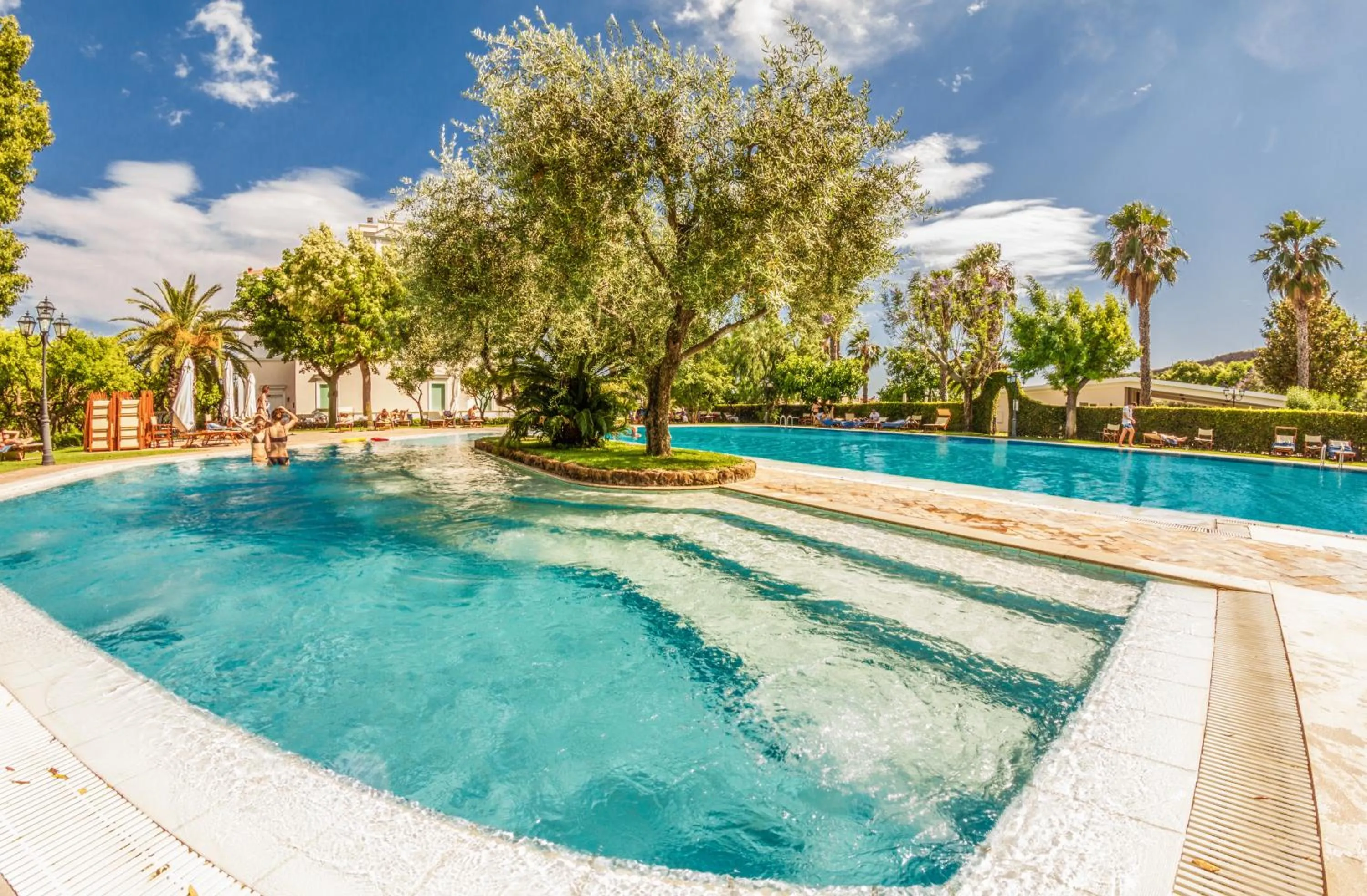 Swimming pool in Villa Irlanda Grand Hotel