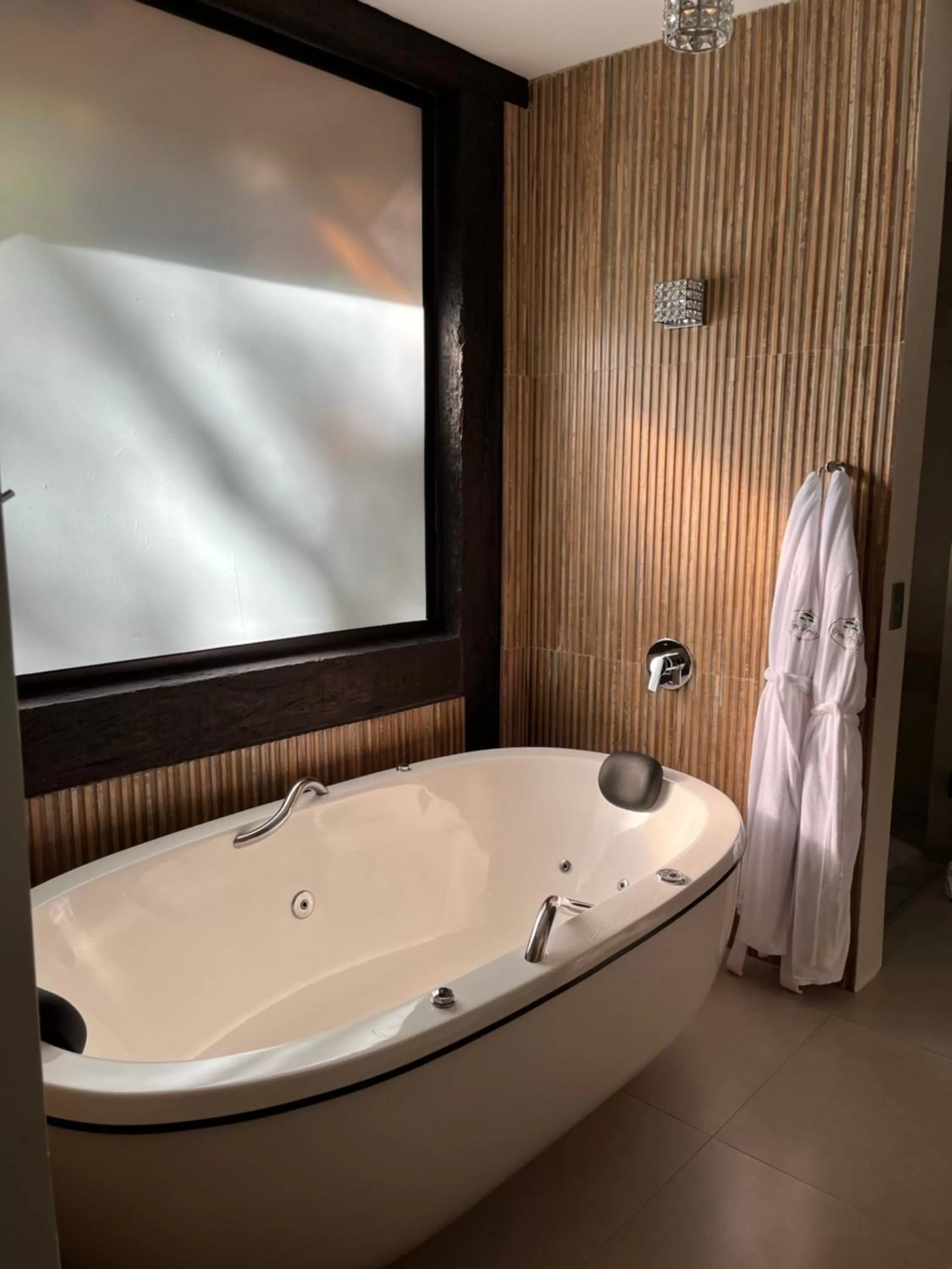 Hot Tub, Bathroom in Pousada Dona Bendita