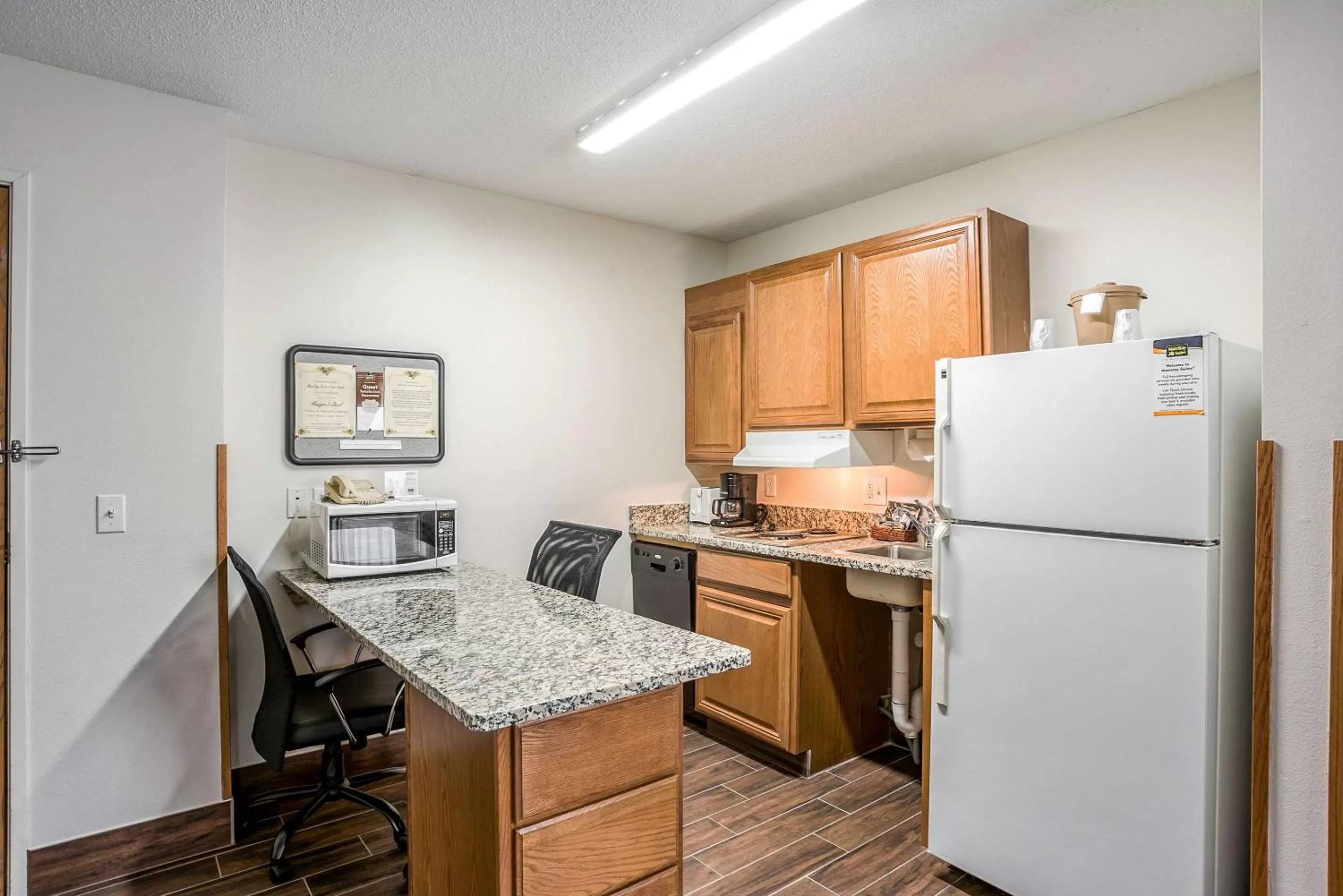 Kitchen or kitchenette in MainStay Suites Cedar Rapids North - Marion