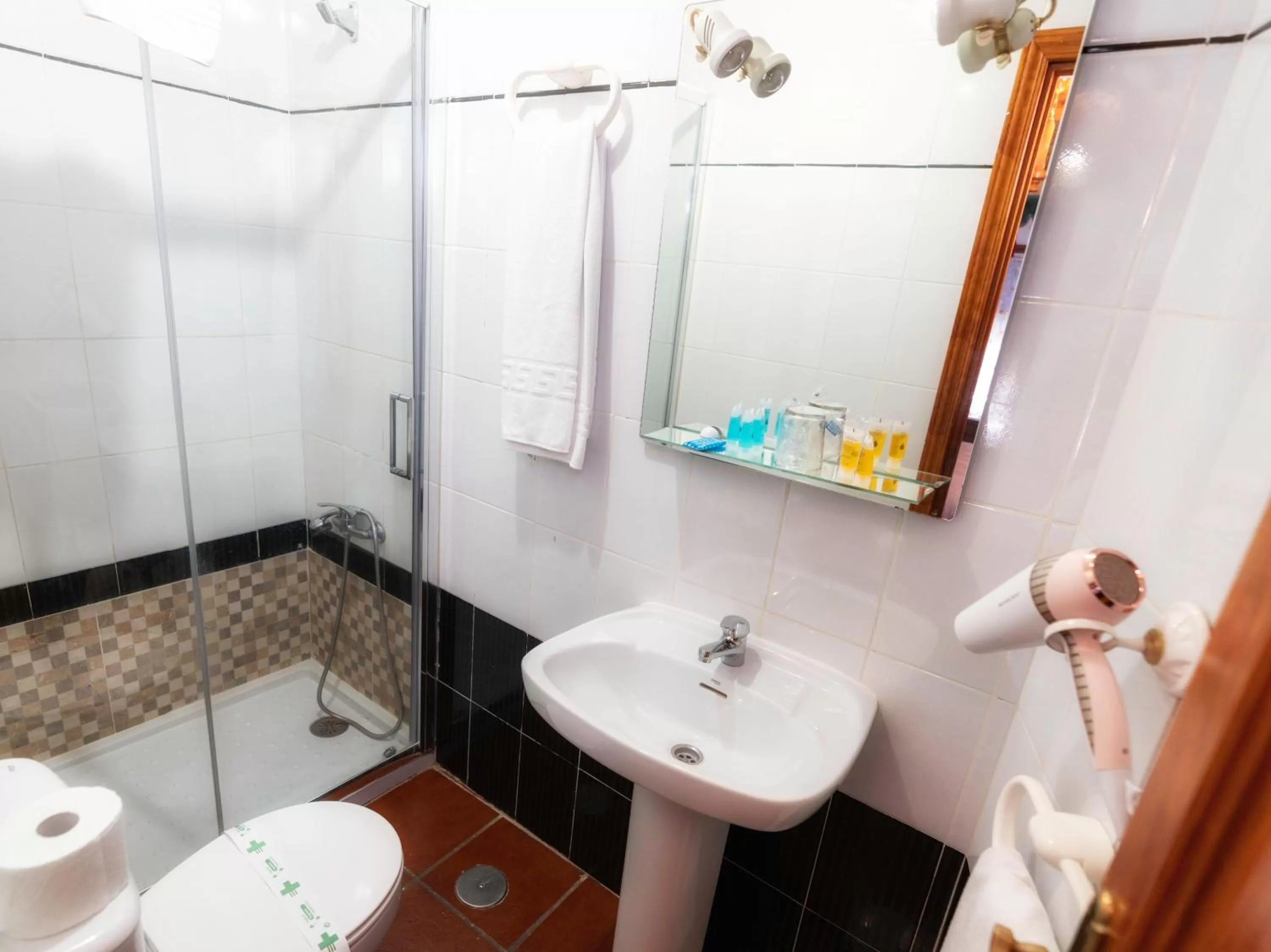 Bathroom in Hotel Las Palmeras by Vivere Stays