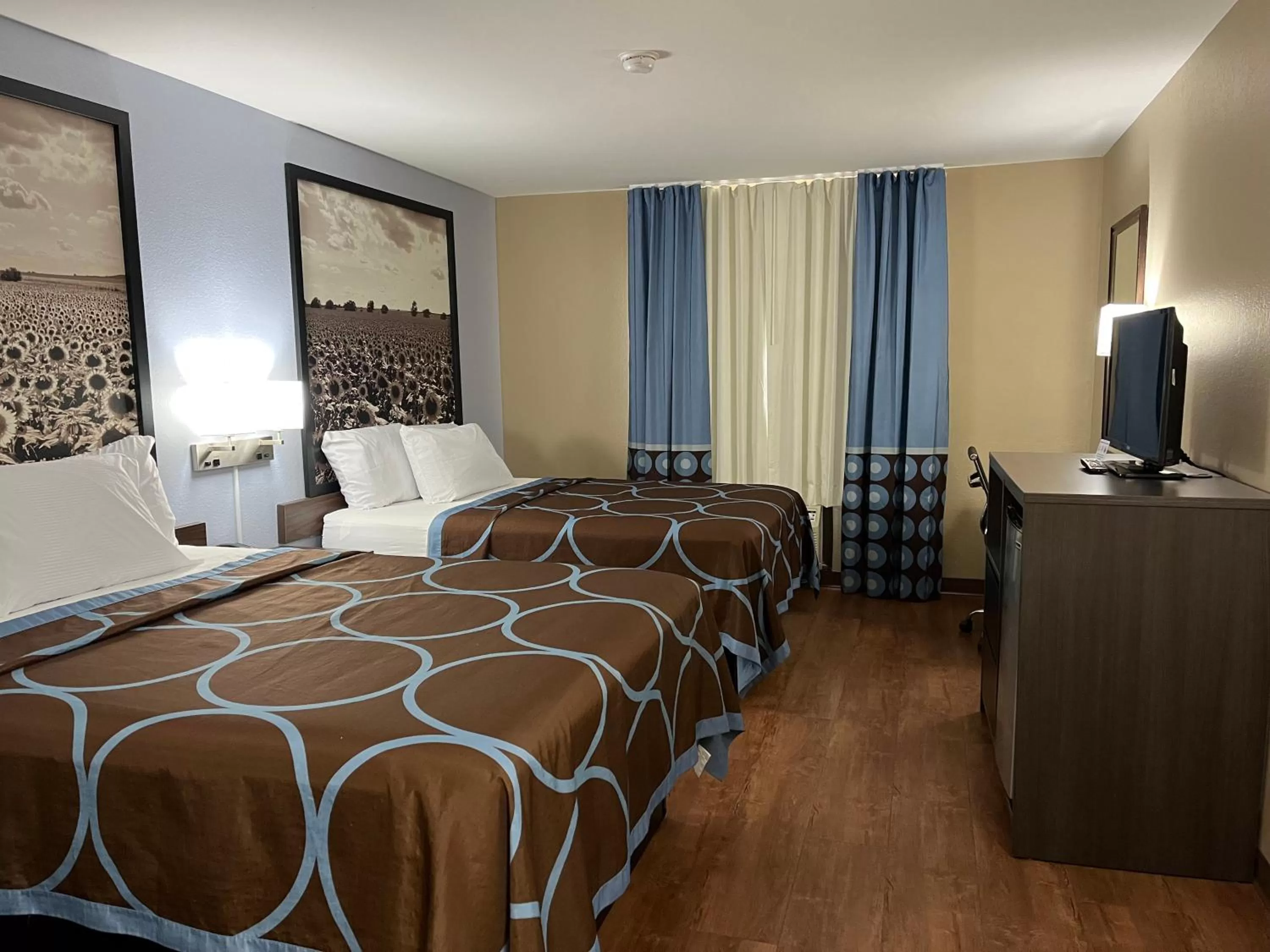 Bed in Super 8 by Wyndham Independence KS