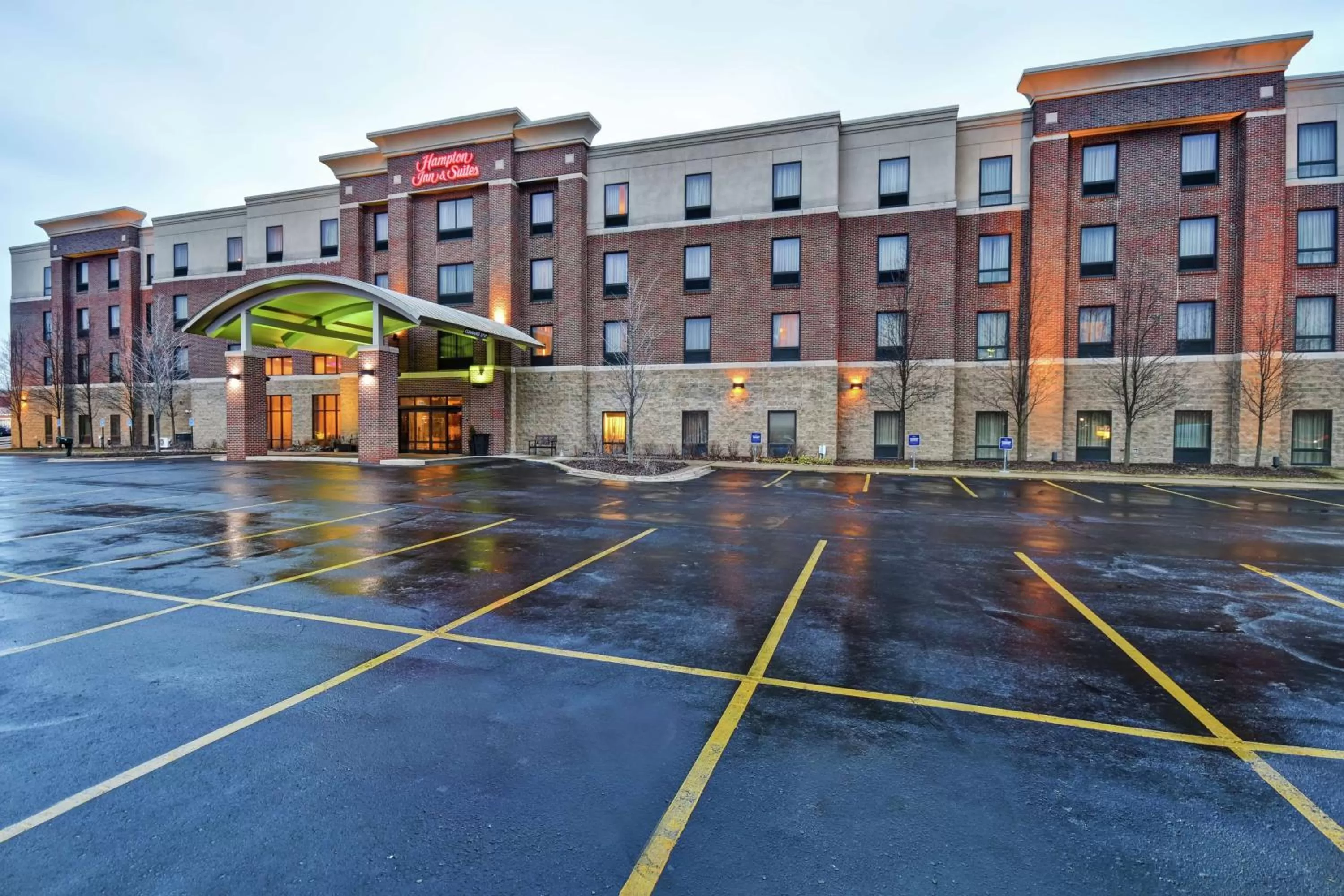 Property building in Hampton Inn & Suites Detroit-Canton