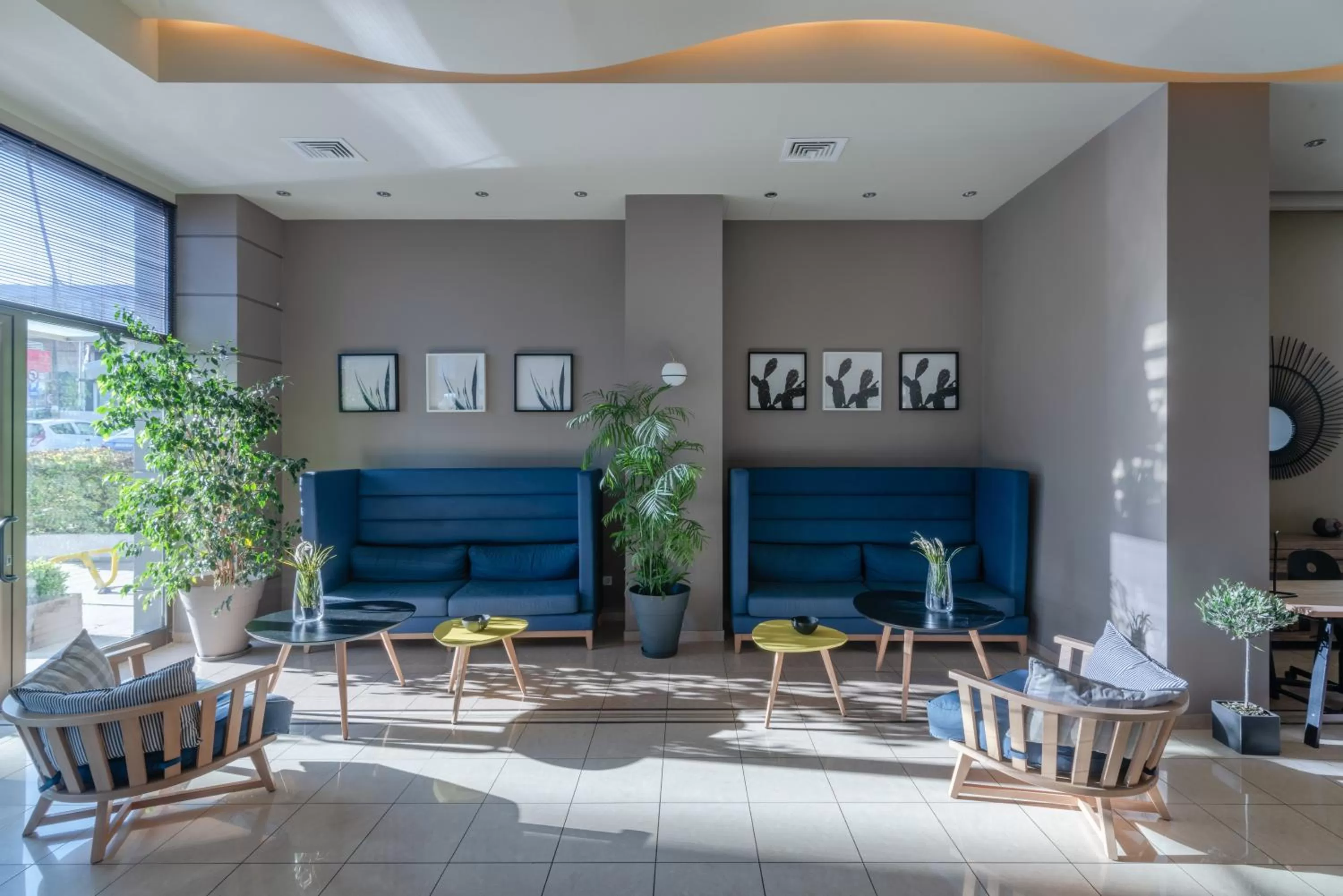 Lobby or reception in Hotel Avra by Smile hotels - Free Airport Shuttle