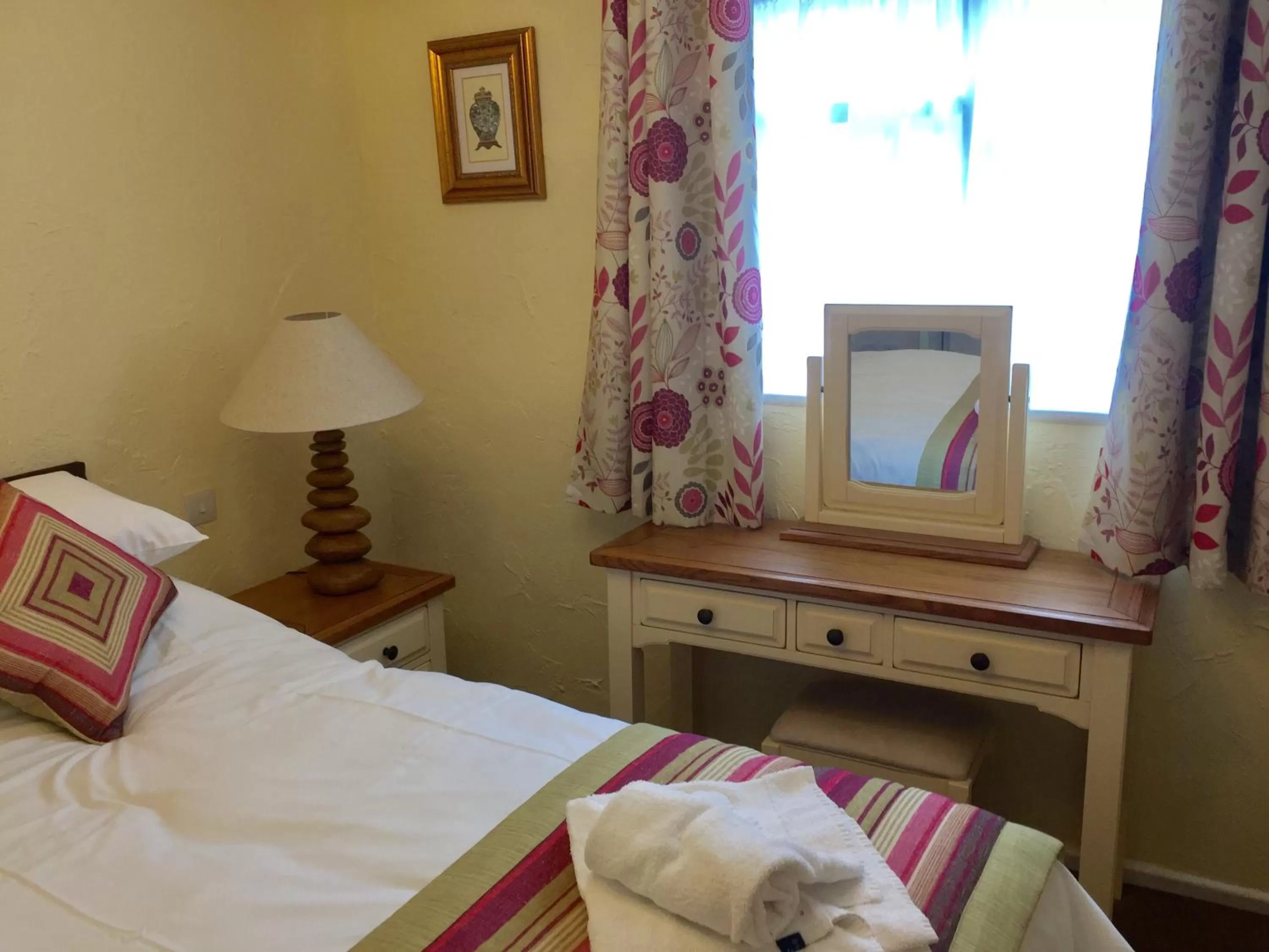 Photo of the whole room, Bed in The Talbot Hotel