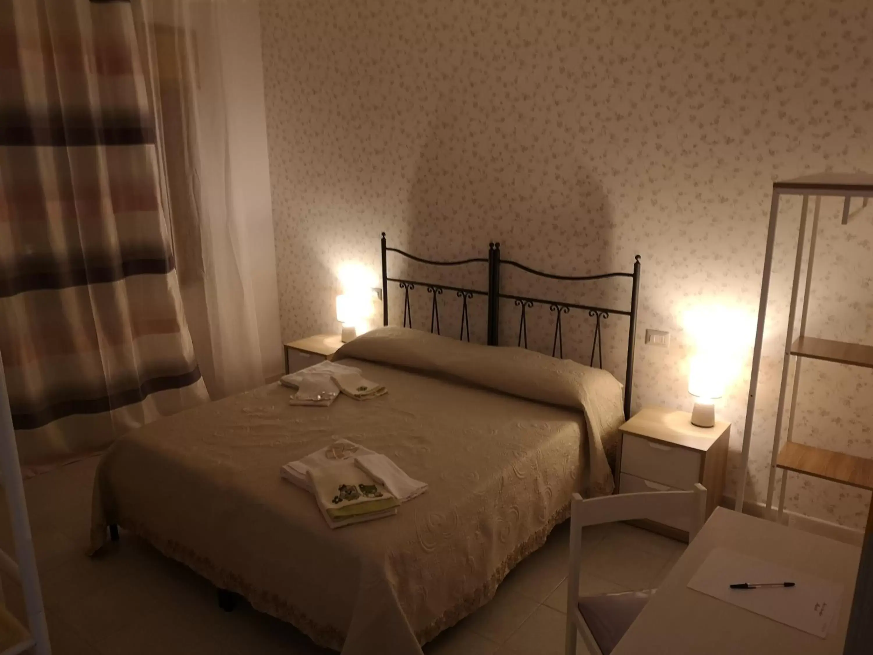 Double or Twin Room with Extra Bed in B&B Mariele Double or Twin Room with Extra Bed in B&B Mariele