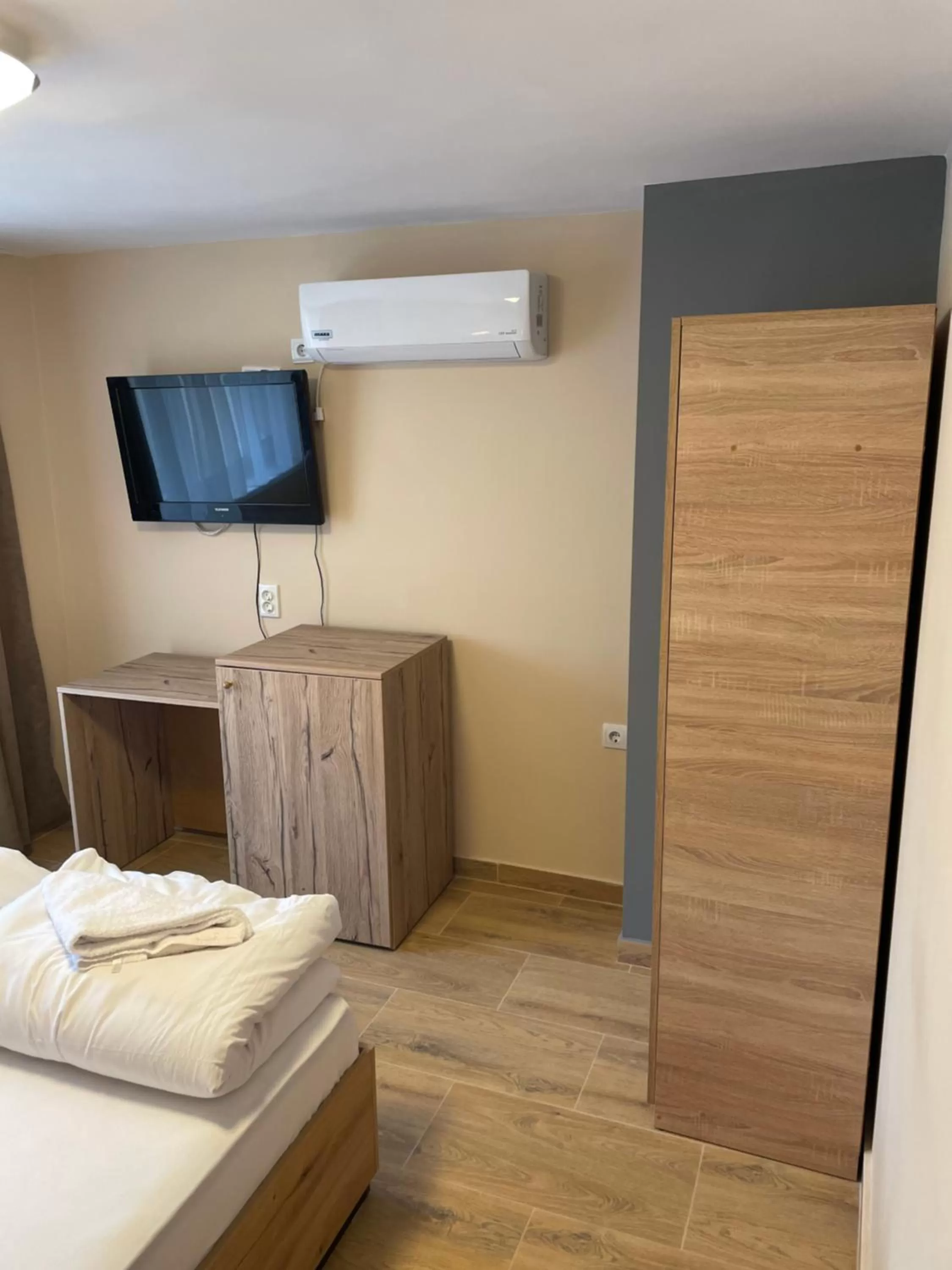 TV/Entertainment Center in Family Hotel Malibu