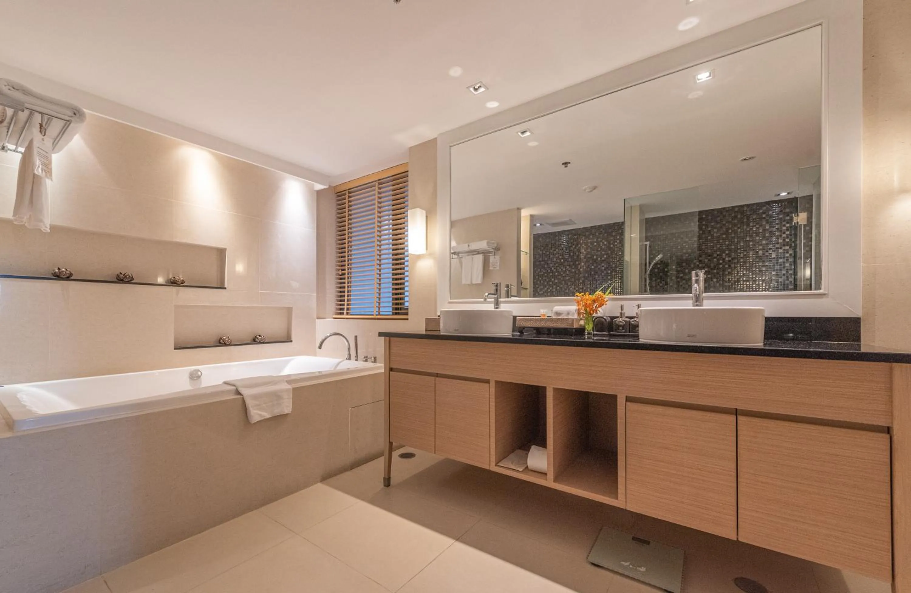 Balcony/Terrace in Summit Windmill Golf Suite Hotel at Suvarnabhumi