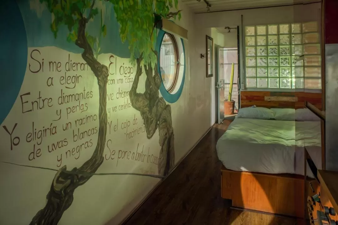 Bed in Hotel Winebox Valparaiso