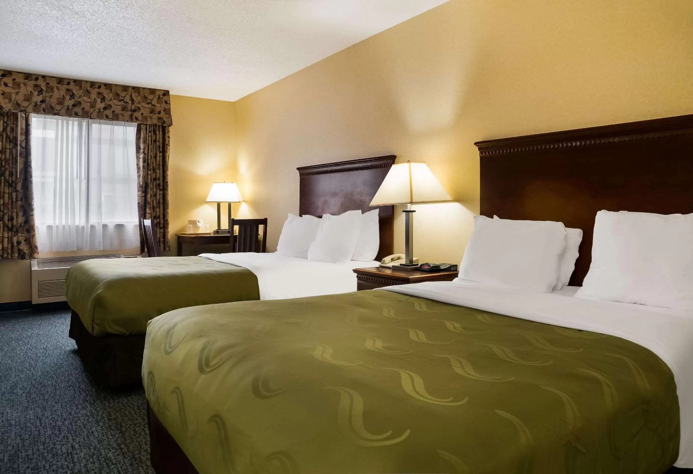 Bedroom, Bed in Quality Inn Grand Blanc - Flint South