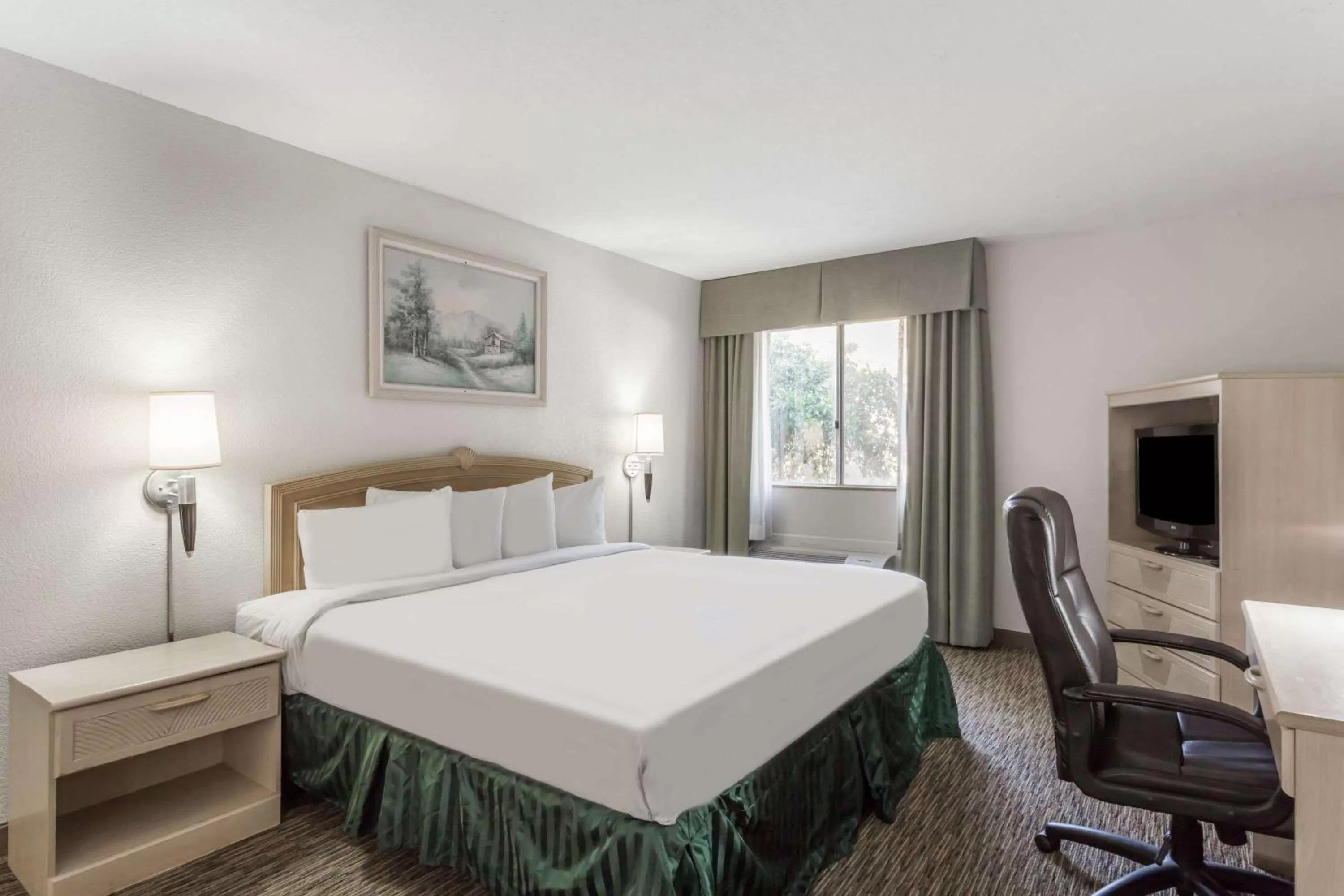 Photo of the whole room in Days Hotel by Wyndham Peoria Glendale Area
