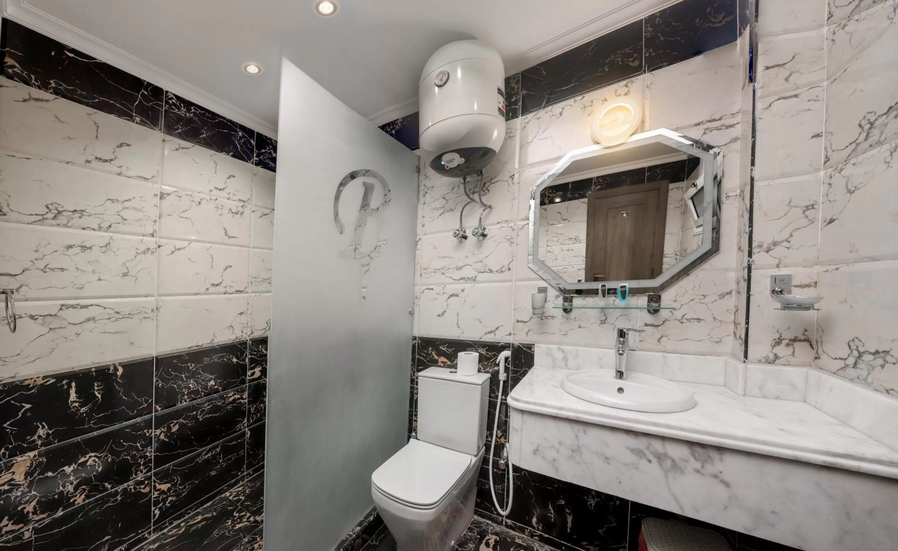 Shower, Bathroom in Brothers Pyramids View Hotel