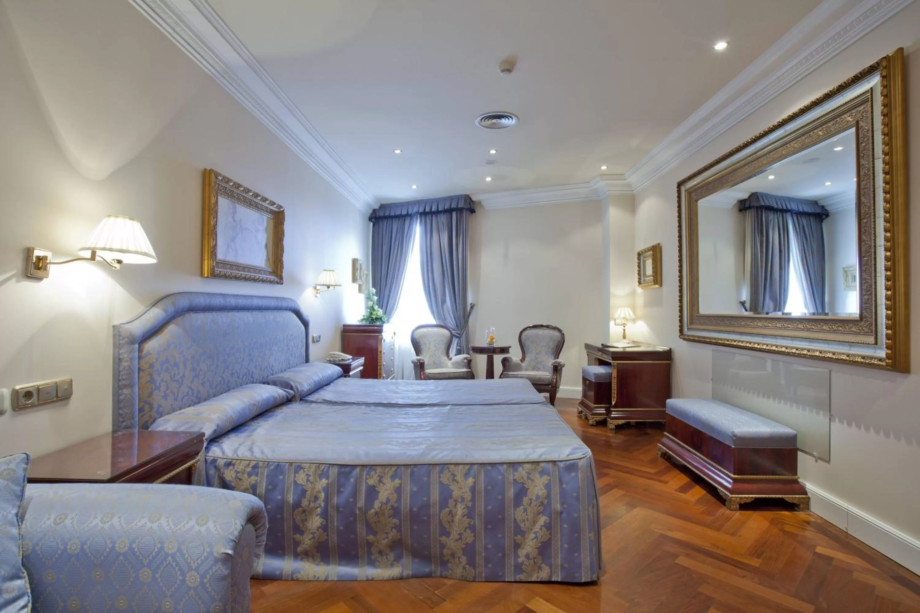 Bedroom in Hotel Alameda Palace