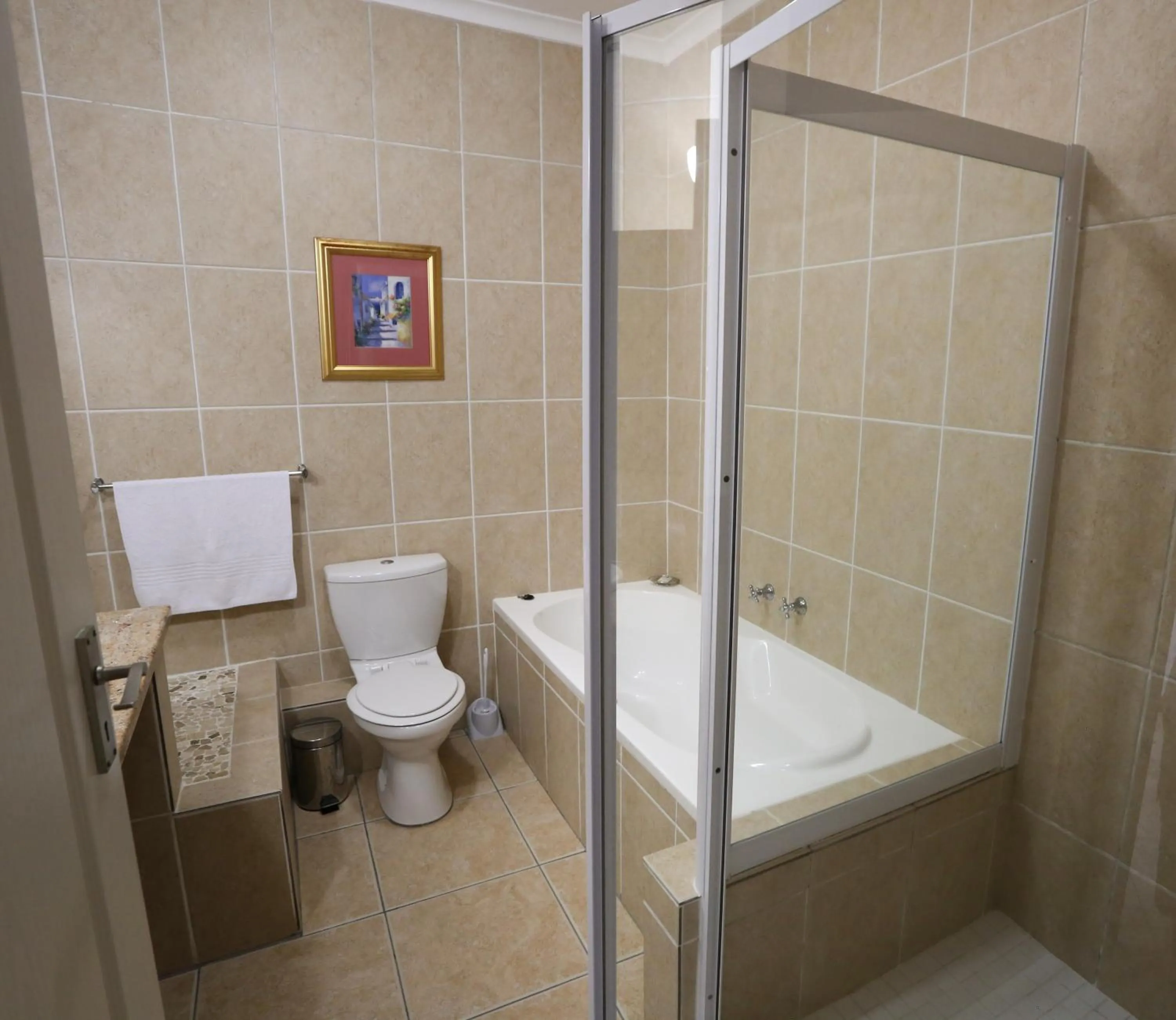 Bathroom in Bar-t-nique Guest House