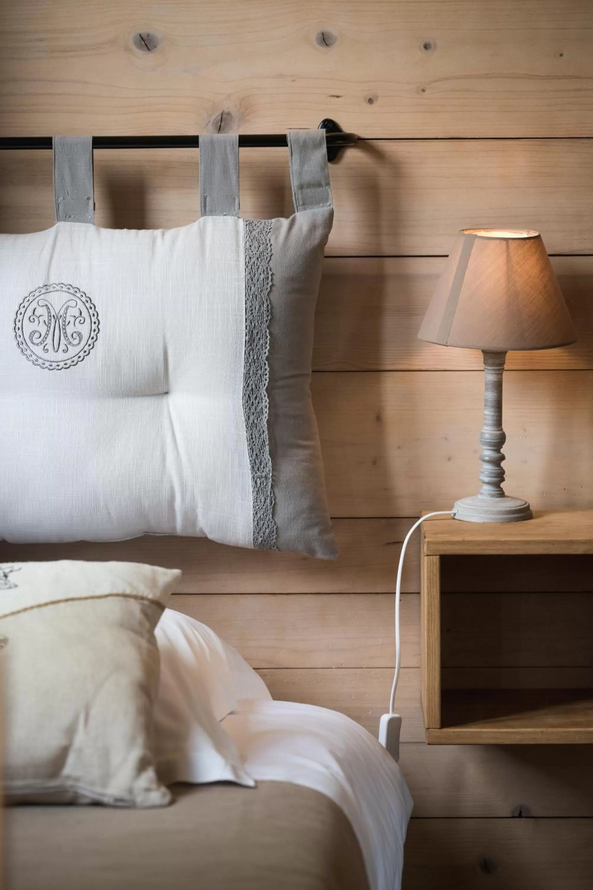 Decorative detail, Bed in Hôtel La Montagne