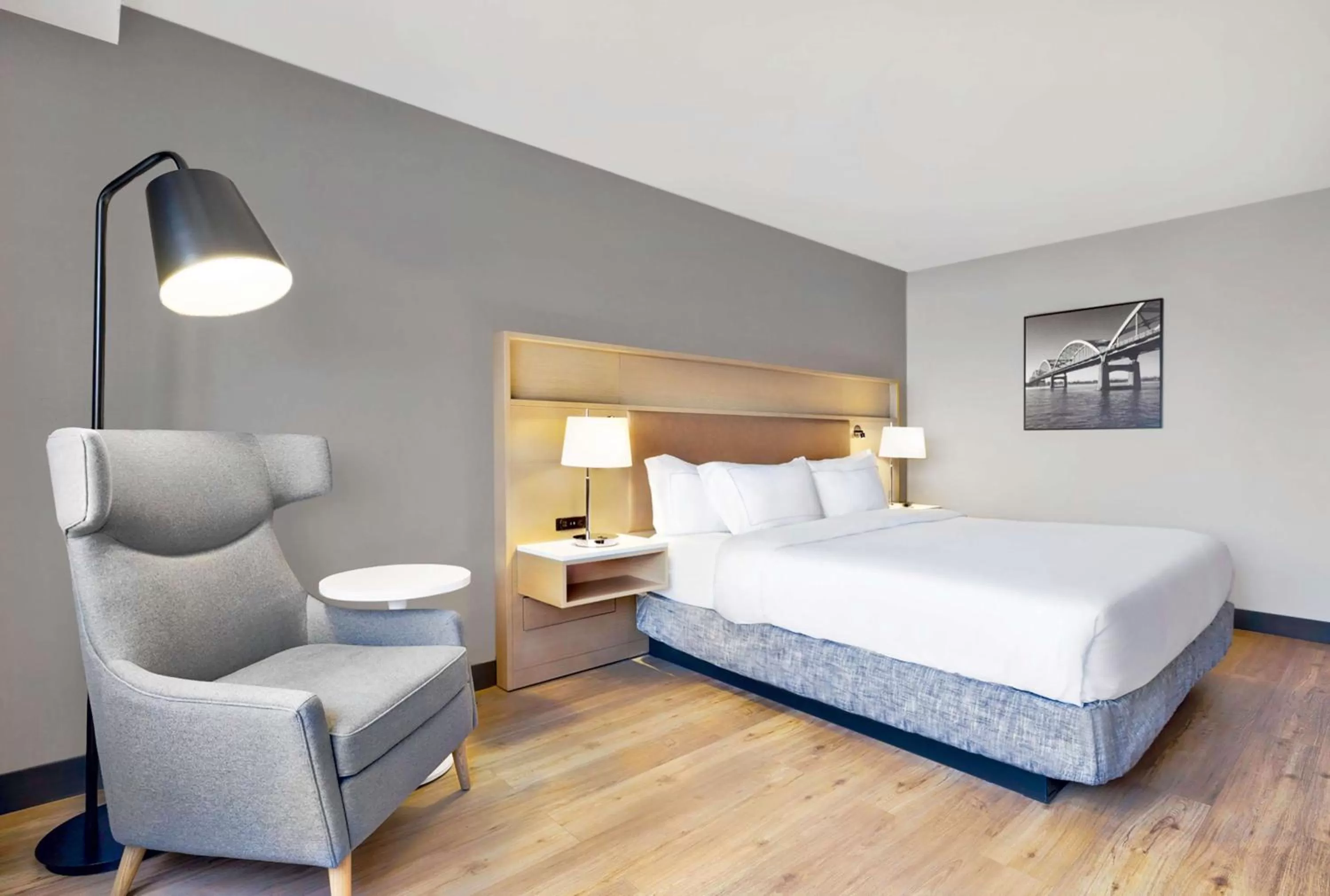 Bed in DoubleTree by Hilton Davenport