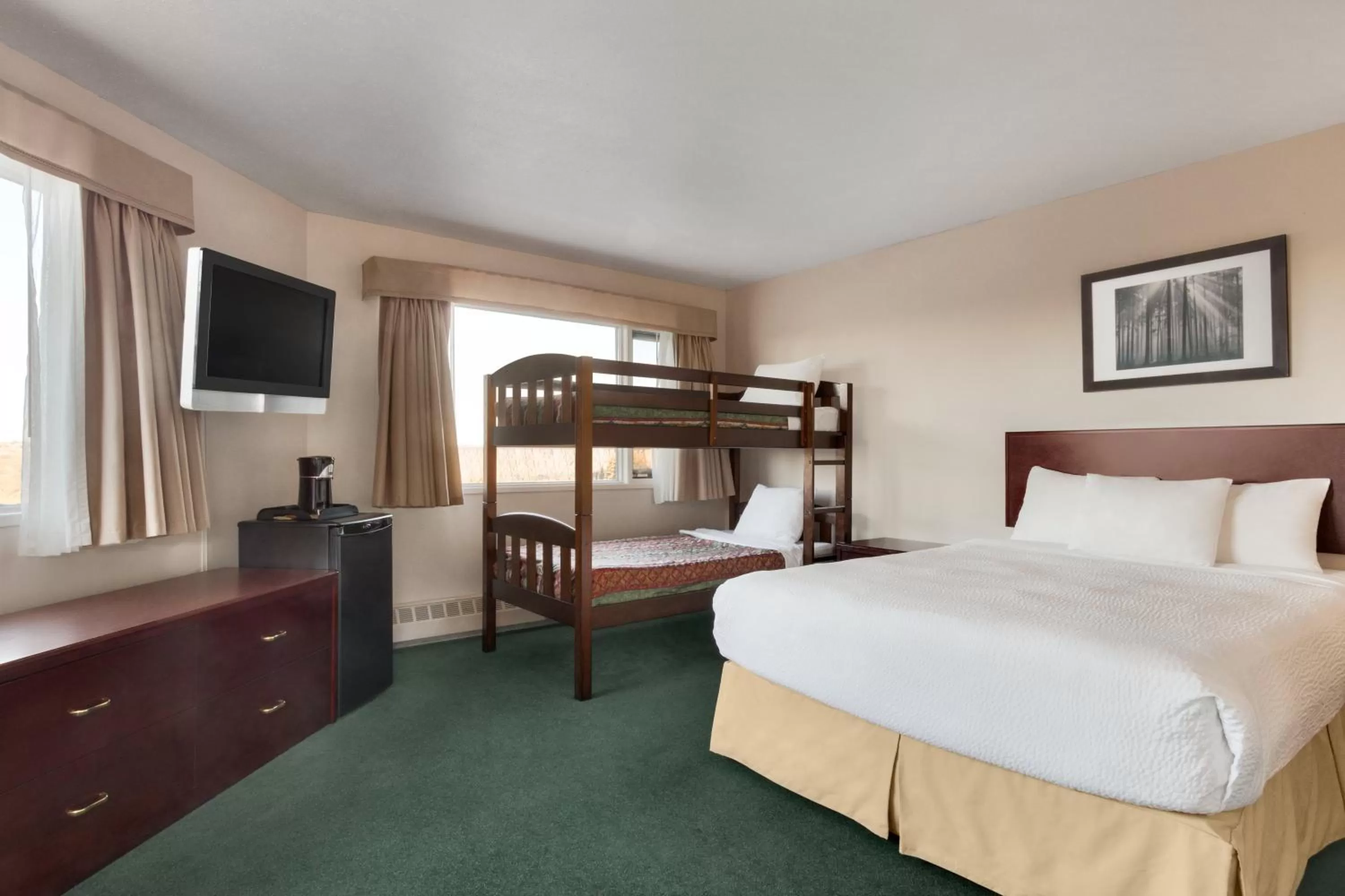 Photo of the whole room, Bed in Days Inn by Wyndham Lethbridge