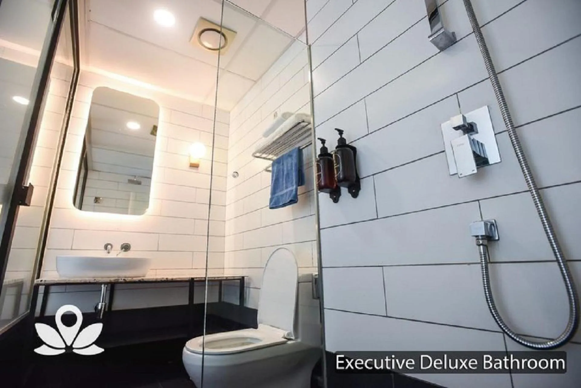 Bathroom in Ceria Hotel