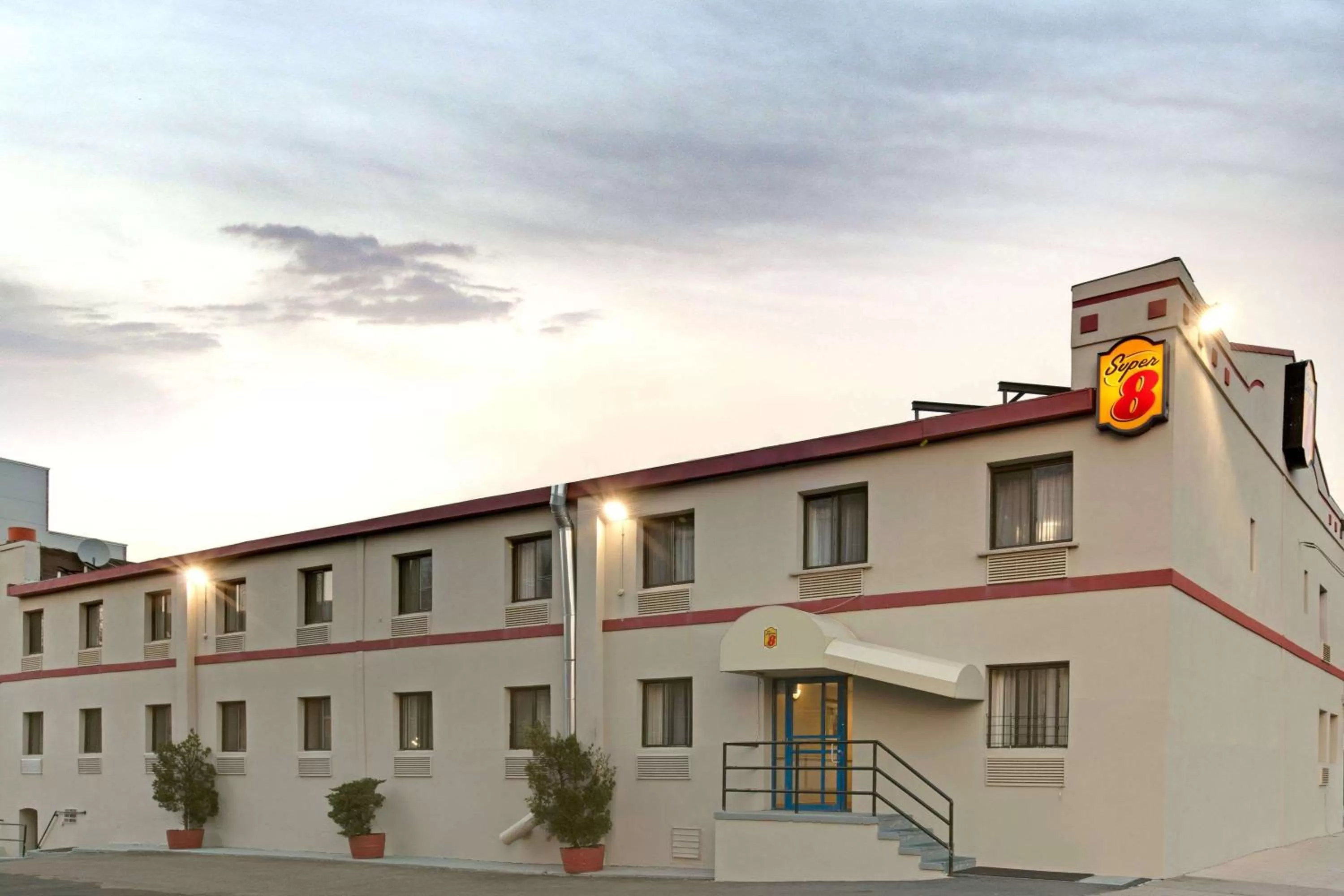 Property building in Super 8 by Wyndham Long Island City LGA Hotel