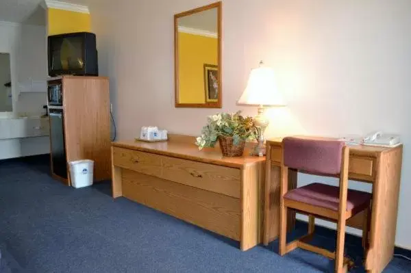 Standard Queen Room - Non Smoking in Covered Wagon Motel Lusk WY Standard Queen Room - Non Smoking in Covered Wagon Motel Lusk WY