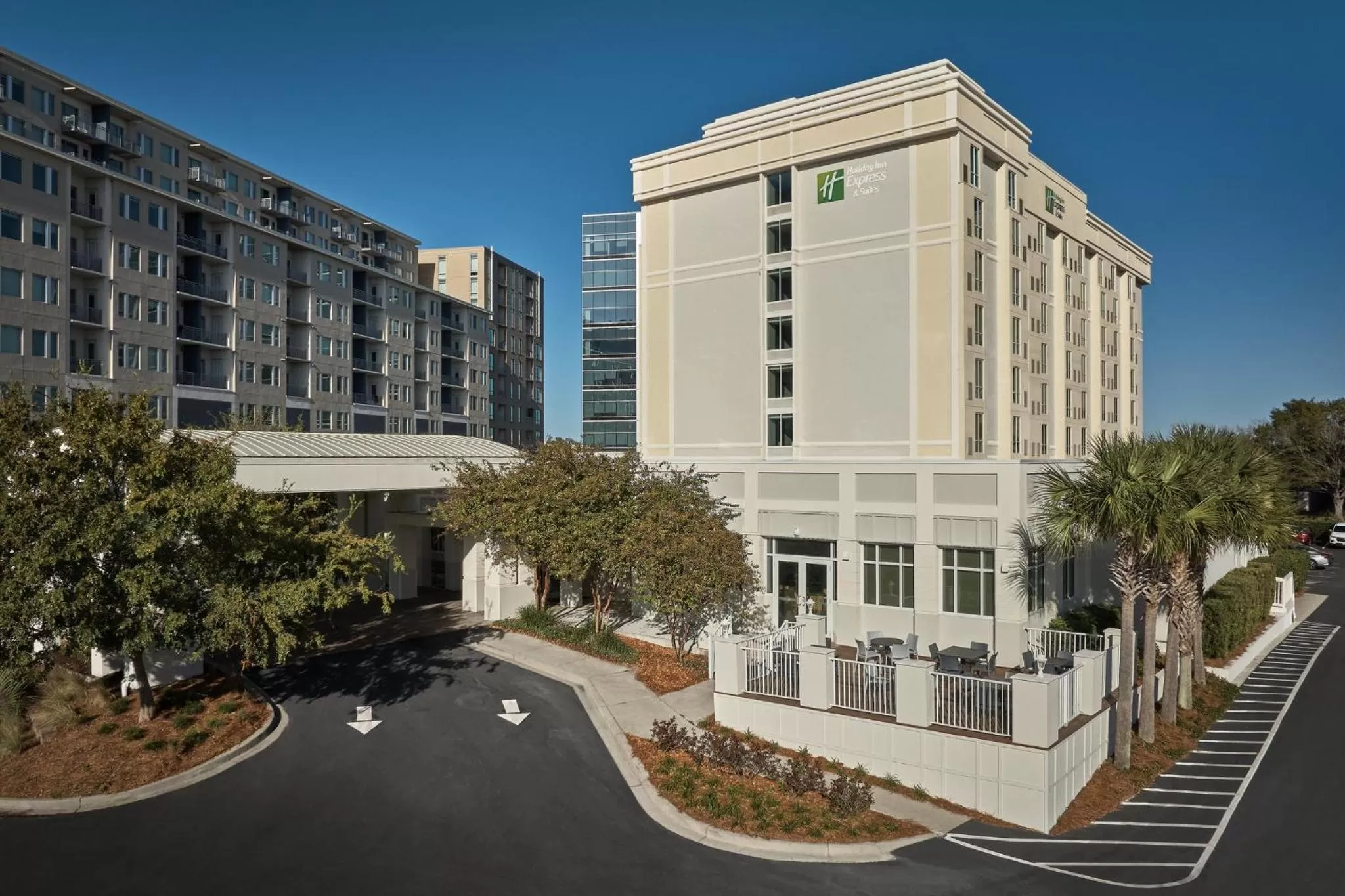 Property building in Holiday Inn Express & Suites Charleston DWTN -Westedge by IHG
